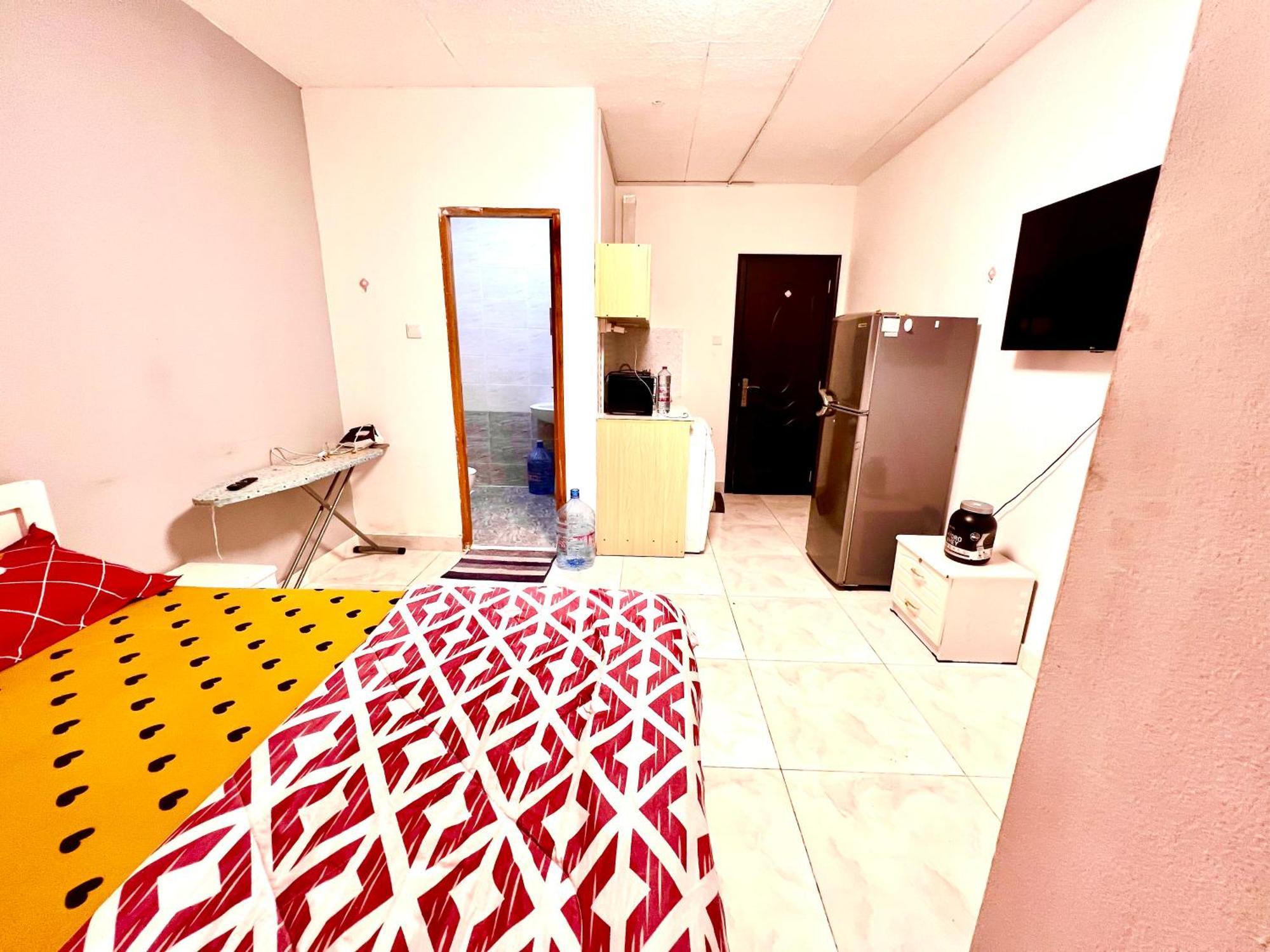 Appartement Flats In Emirates Tower Metro Station