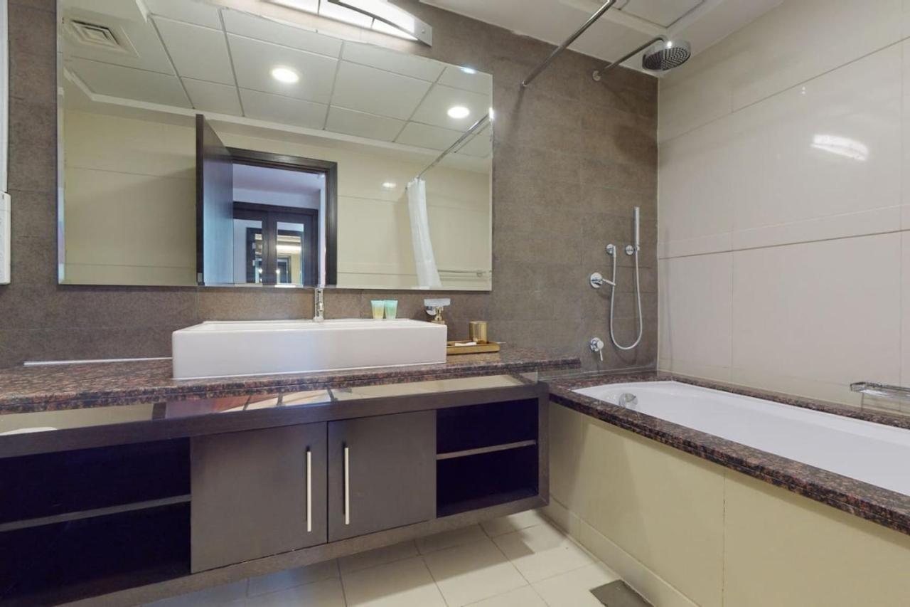23 Marina - Luxurious Four Bedroom With Sea View Apartment Dubai