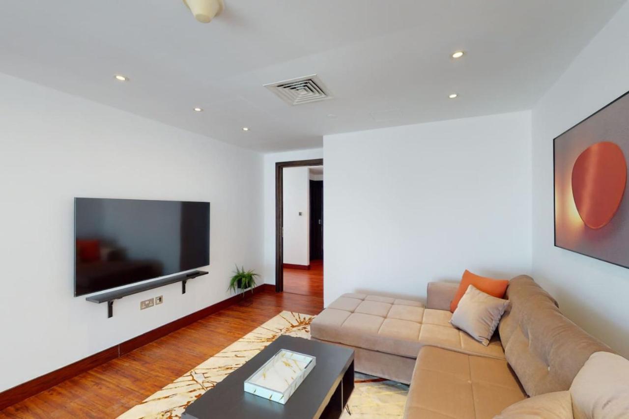 Apartment 23 Marina - Luxurious Four Bedroom With Sea View *