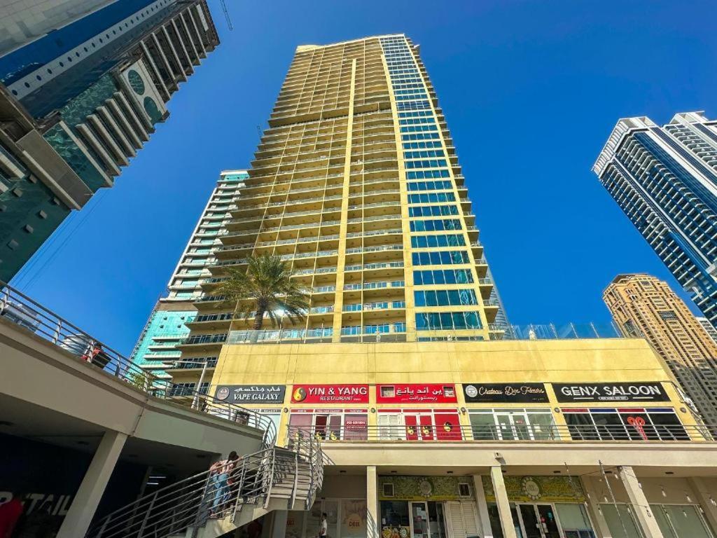 Apartemen Modern & Spacious 2-bed With Panoramic Views, Dual Balconies, Steps From Jlt Metro By 