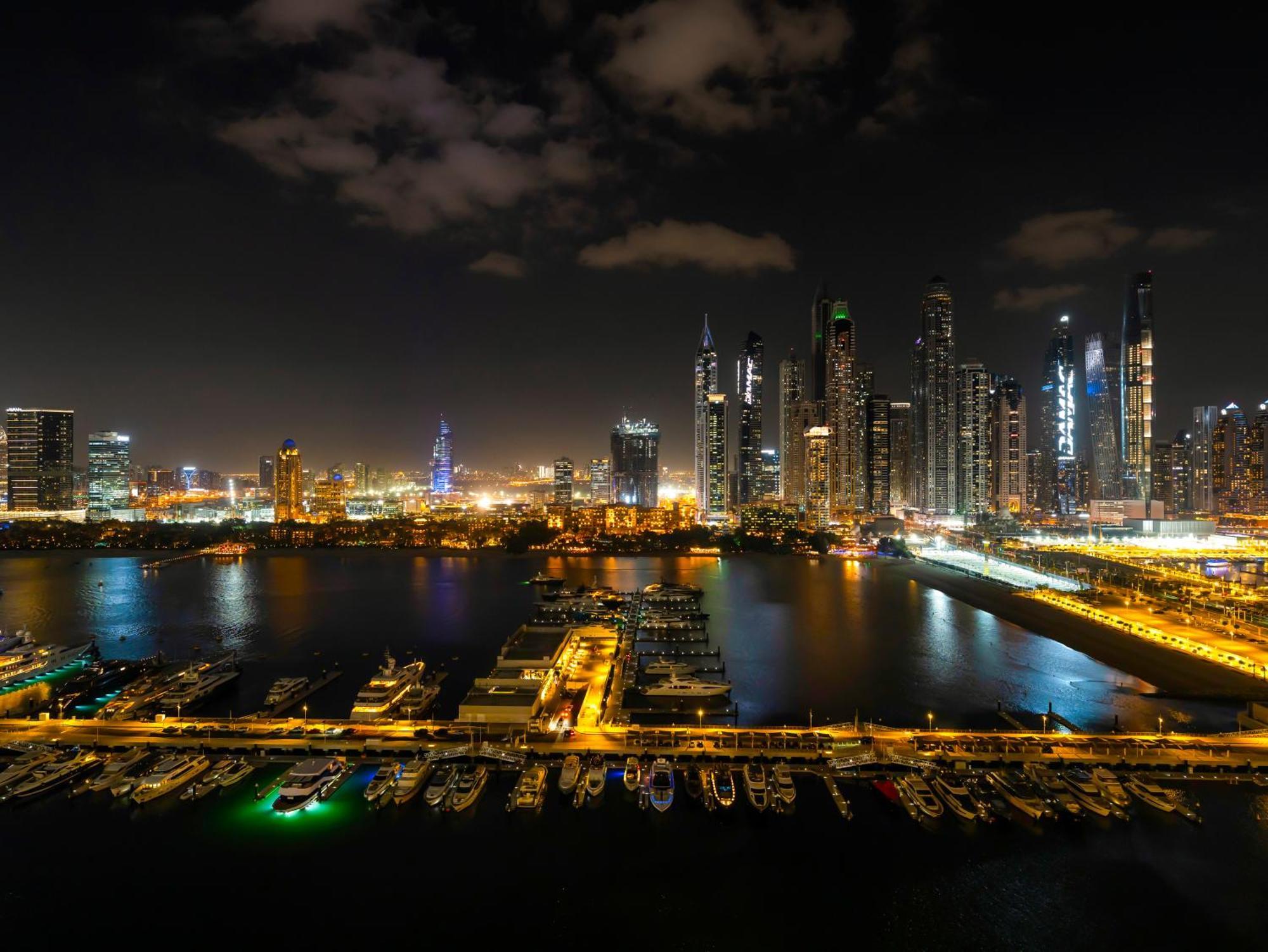 Lägenhet Upscale Family Friendly 4 Bedroom On Private With Amazing Views Dubai