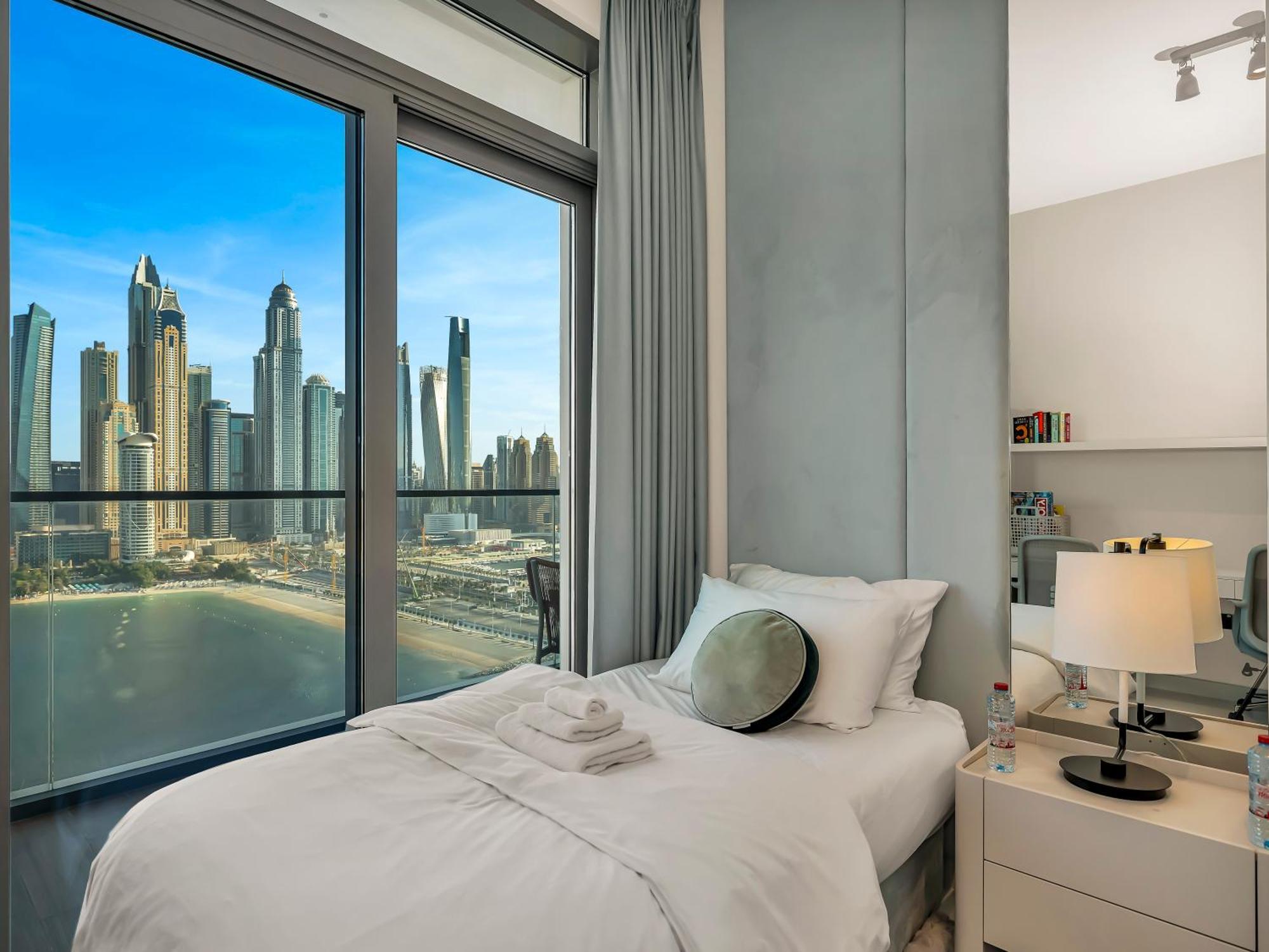 Upscale Family Friendly 4 Bedroom On Private With Amazing Views Lägenhet Dubai
