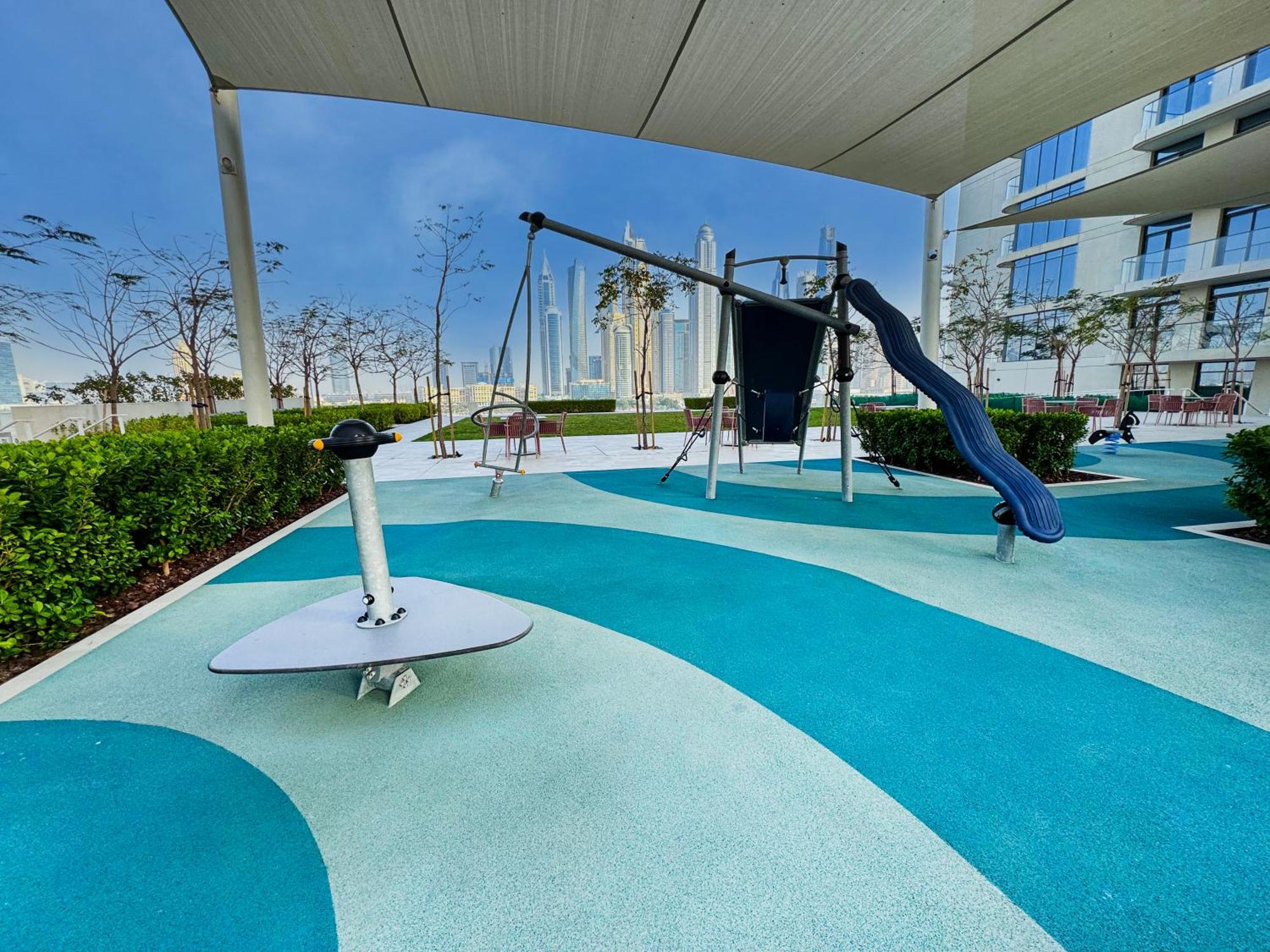 Lägenhet Upscale Family Friendly 4 Bedroom On Private With Amazing Views Dubai