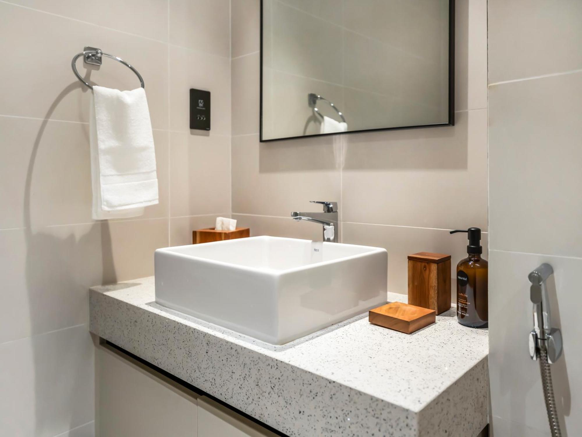 Chic 1 Bedroom On Private In Harbour