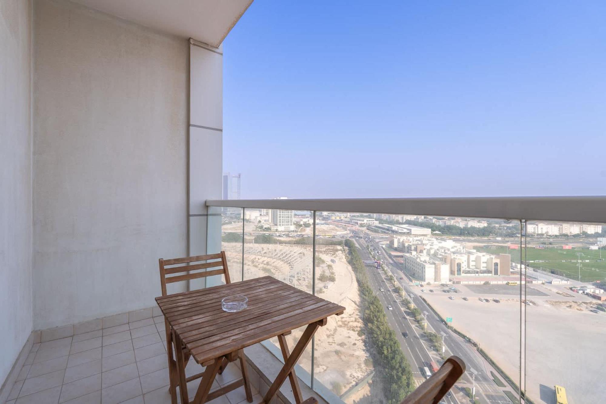Charming, Sun-filled 1-bedroom In Red Residence, Sports Appartement Dubaï