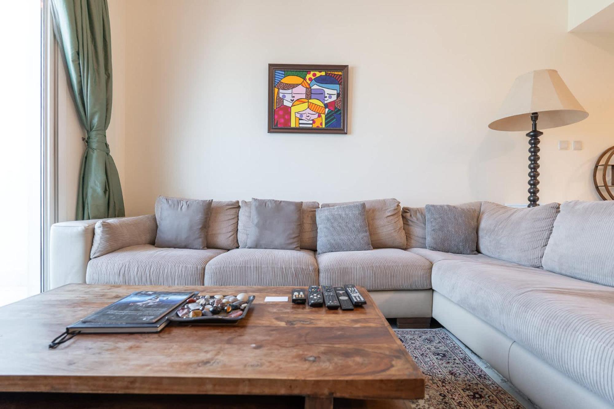 Charming, Sun-filled 1-bedroom In Red Residence, Sports Dubaï