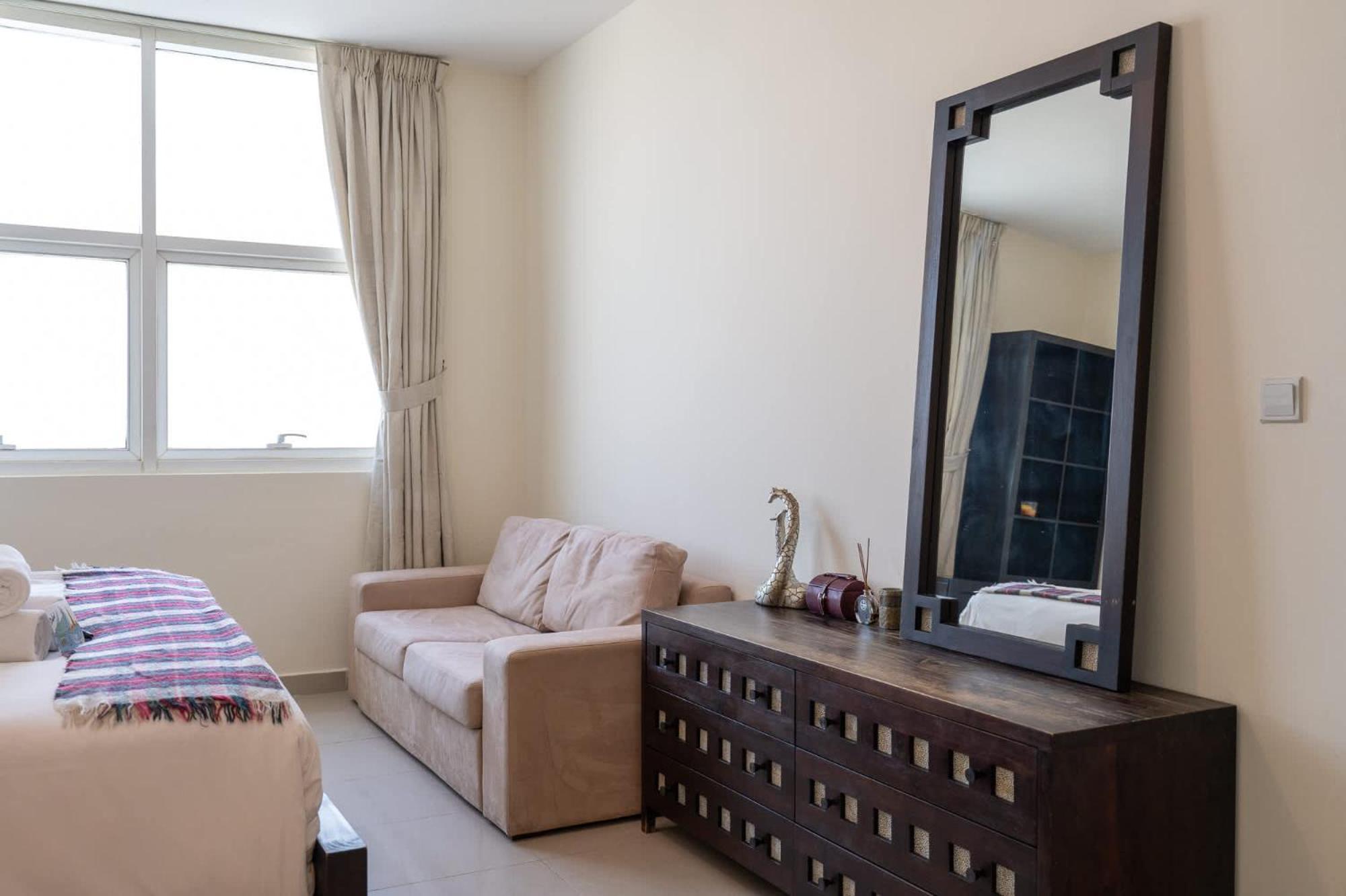 Charming, Sun-filled 1-bedroom In Red Residence, Sports Appartement *