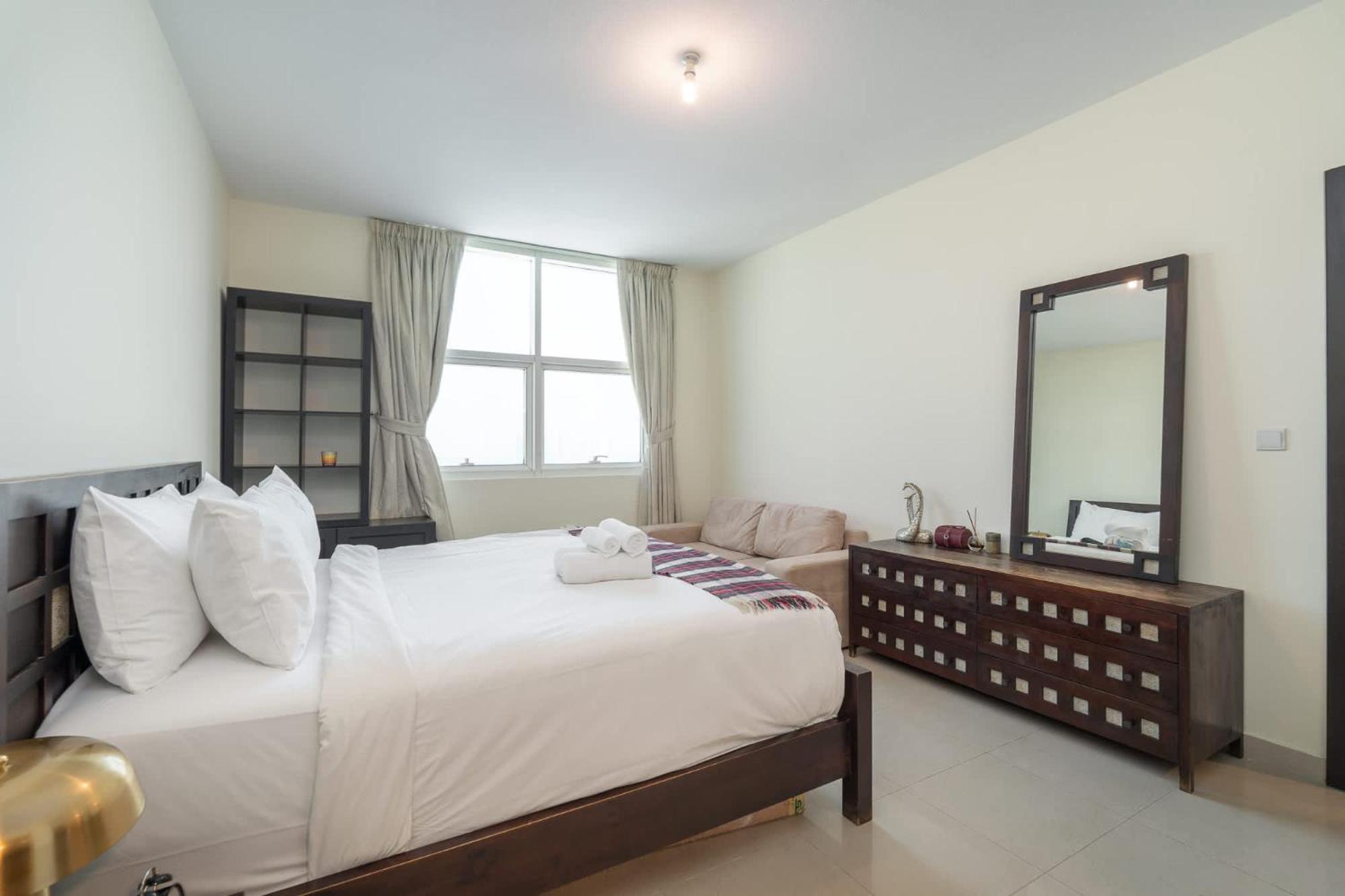 Charming, Sun-filled 1-bedroom In Red Residence, Sports Appartement