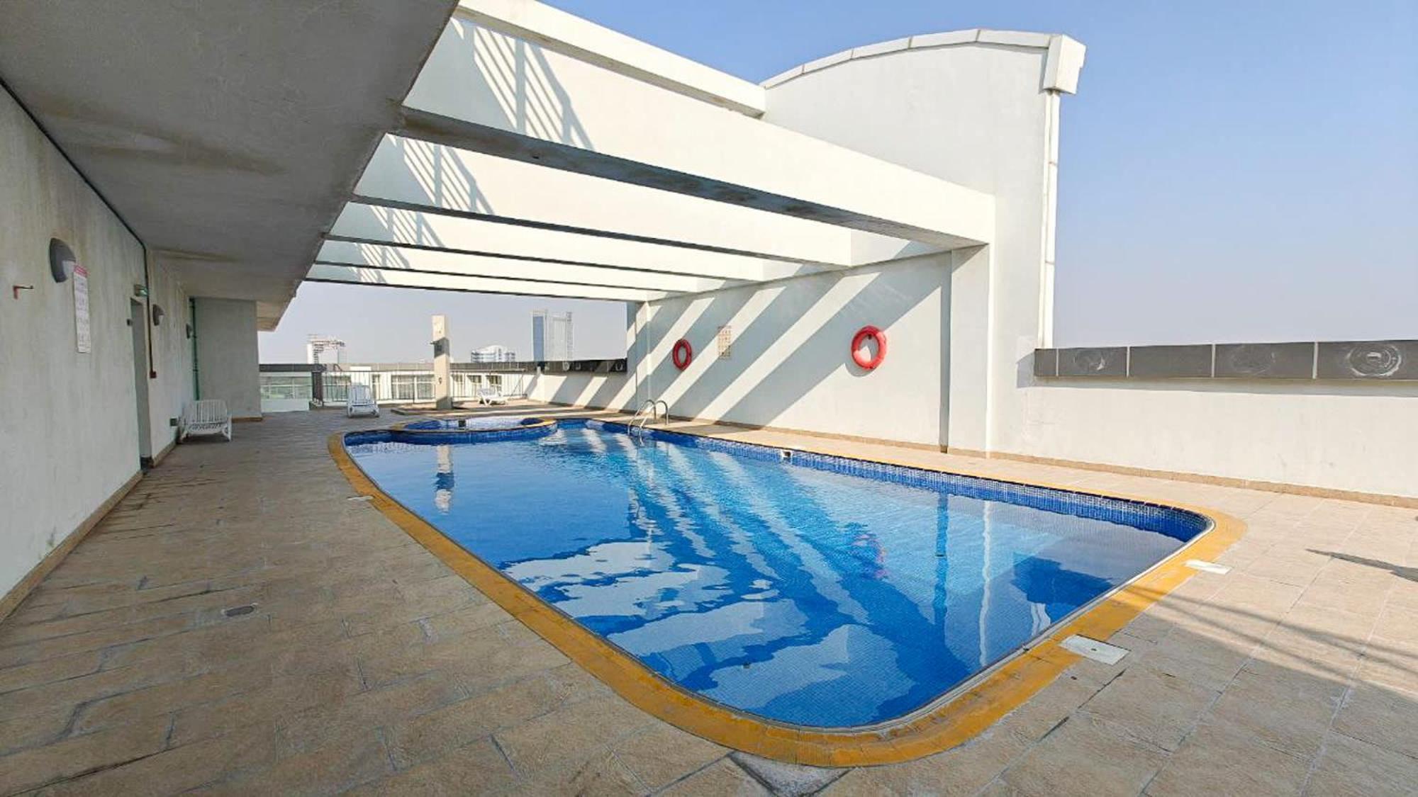 Charming, Sun-filled 1-bedroom In Red Residence, Sports Dubaï