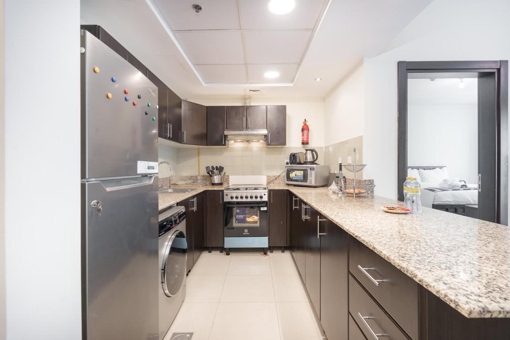 Charming, Sun-filled 1-bedroom In Red Residence, Sports Appartement
