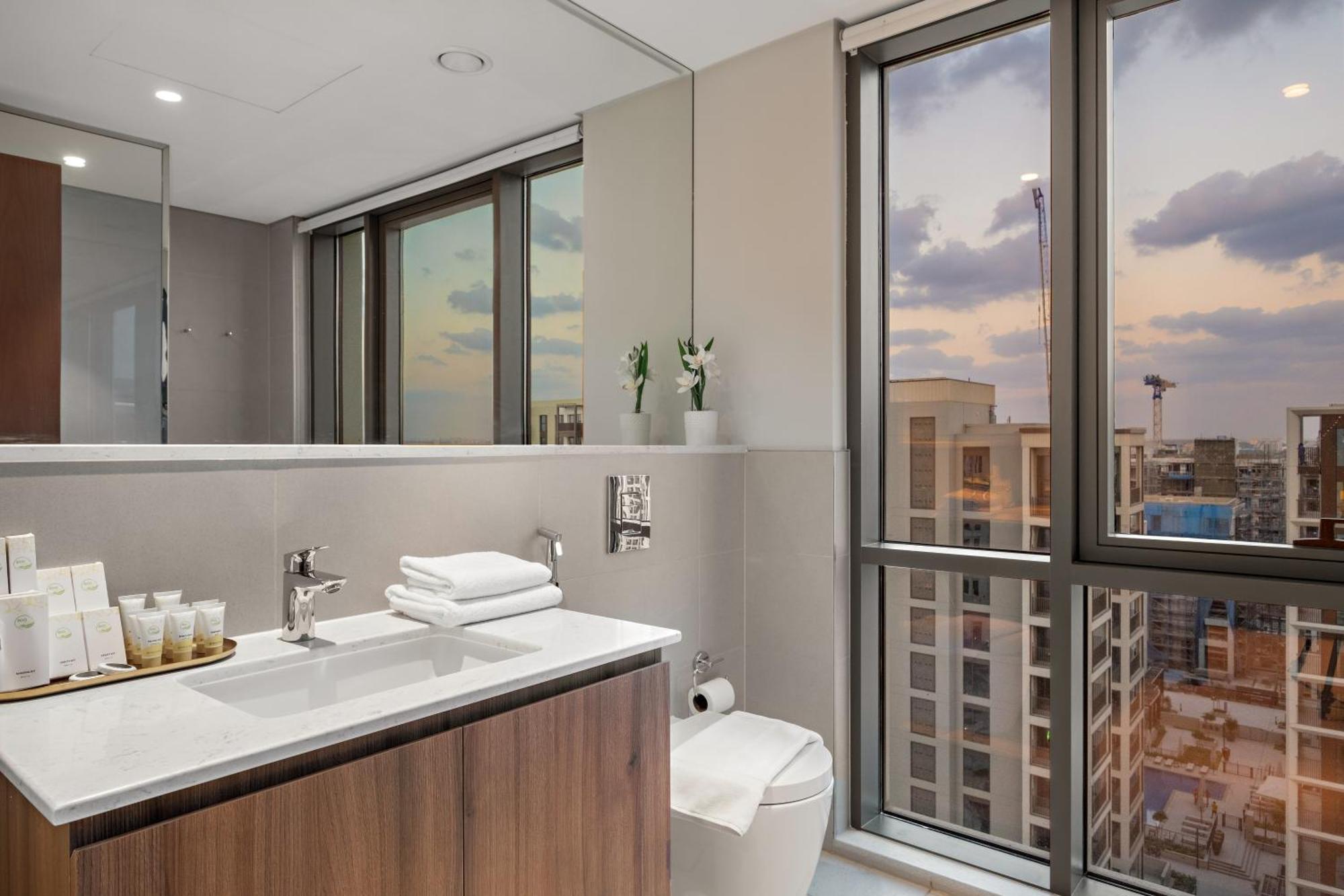 Deluxe 2br In Creek Harbour With Private Beach Access Dubái