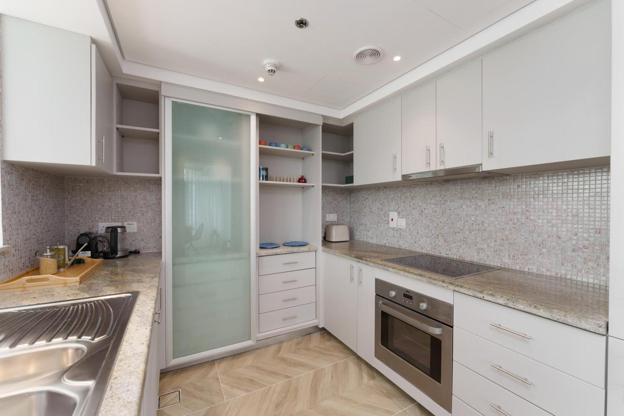Maison Privee - Blissful Living With Marina Waterfront Views Appartamento *