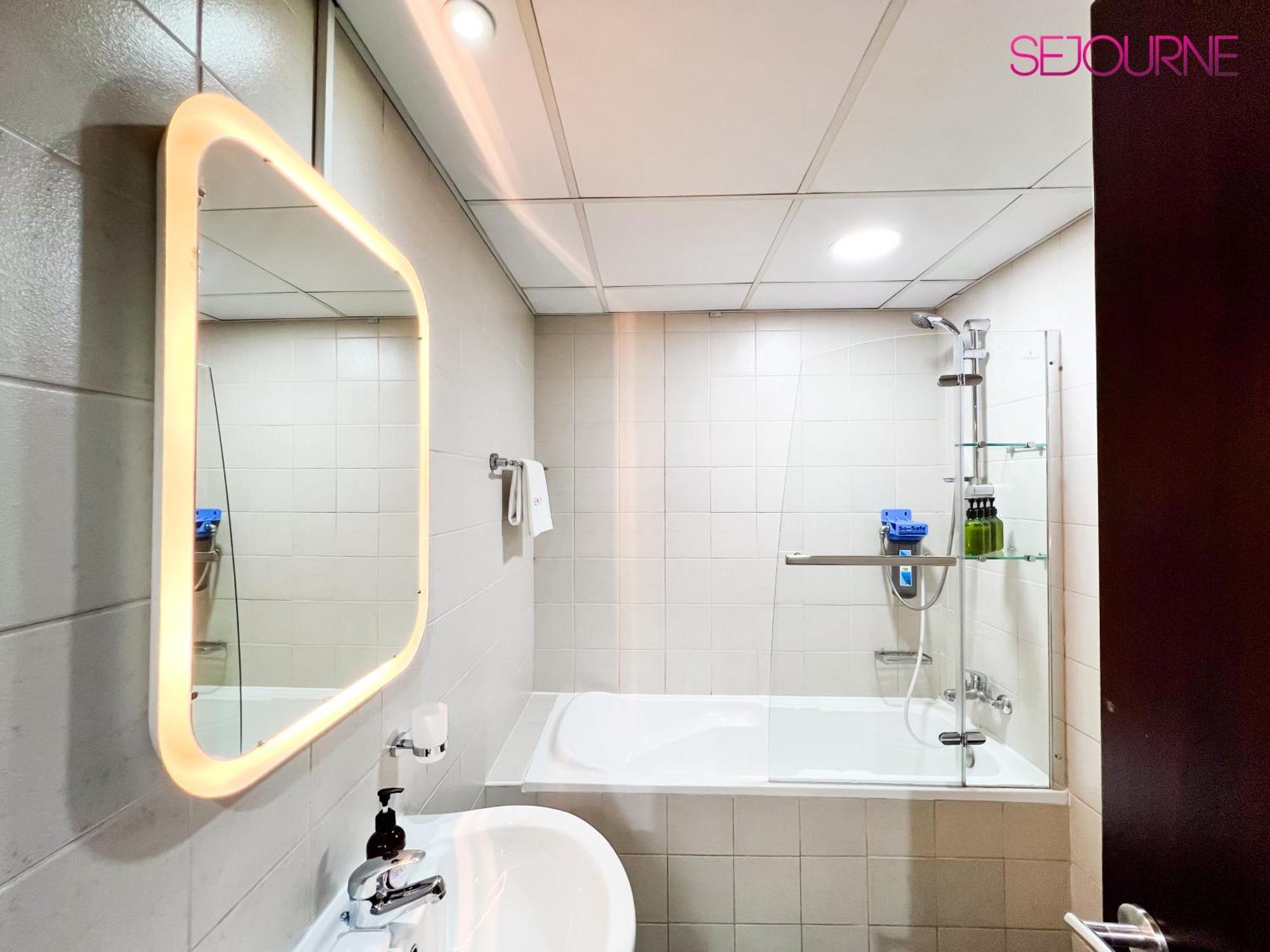 #96at Luxurious With Stunning Views * Dubaï