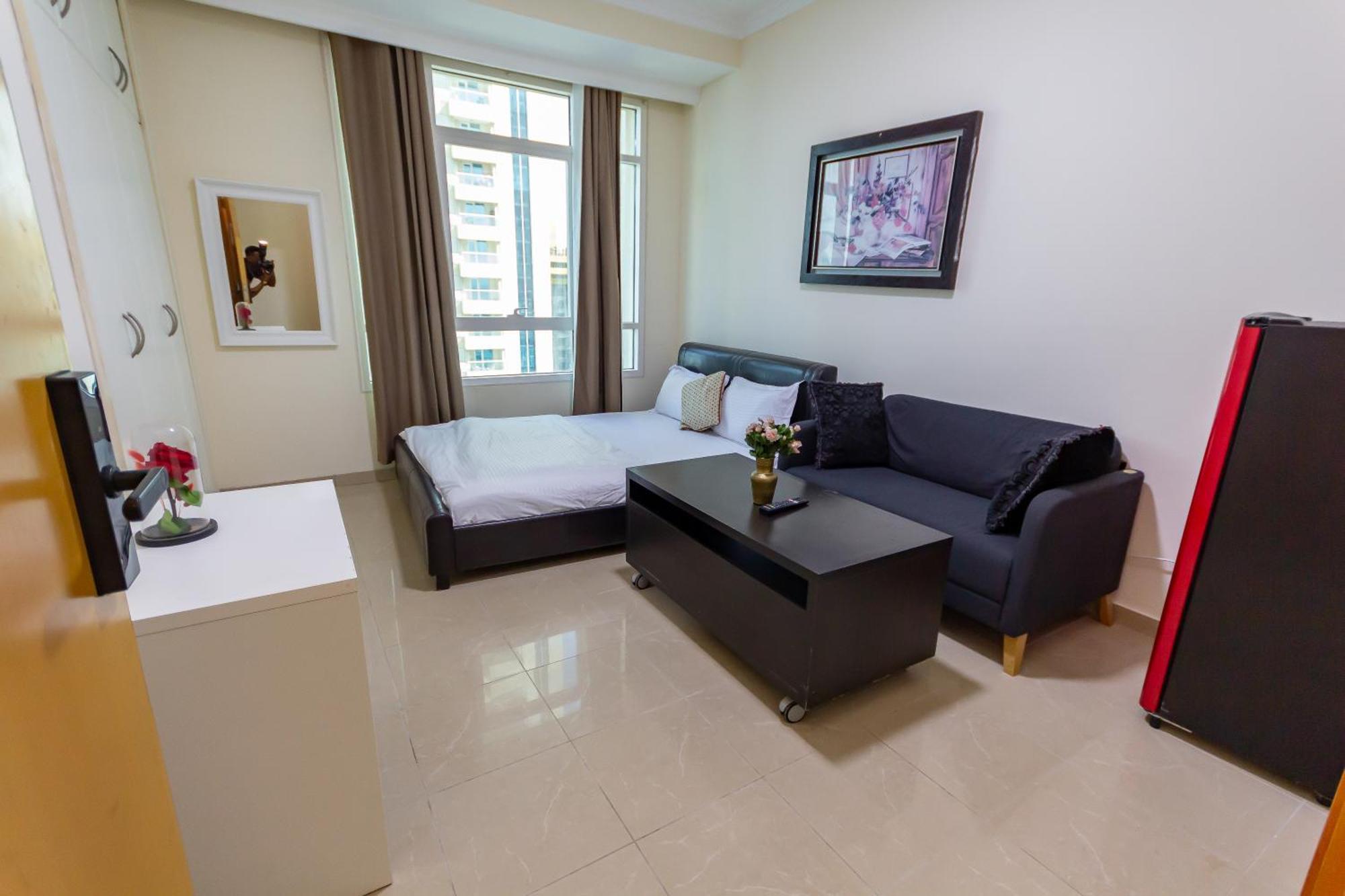 Spacious For Girls In Marina فتيات فقط Apartamento Dubái