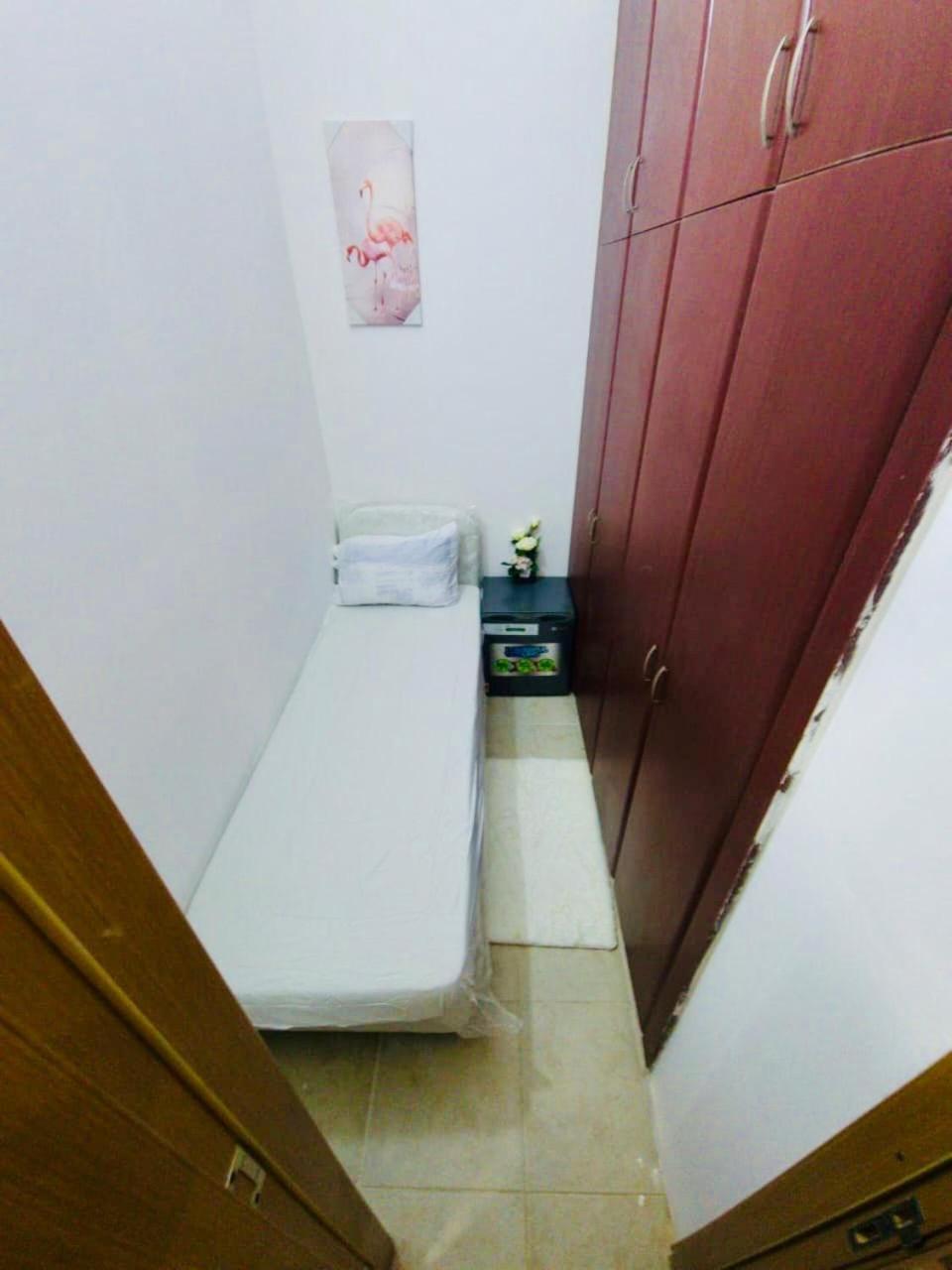 Single Partition 2 Min From Metro Swiming Pool View * Dubái