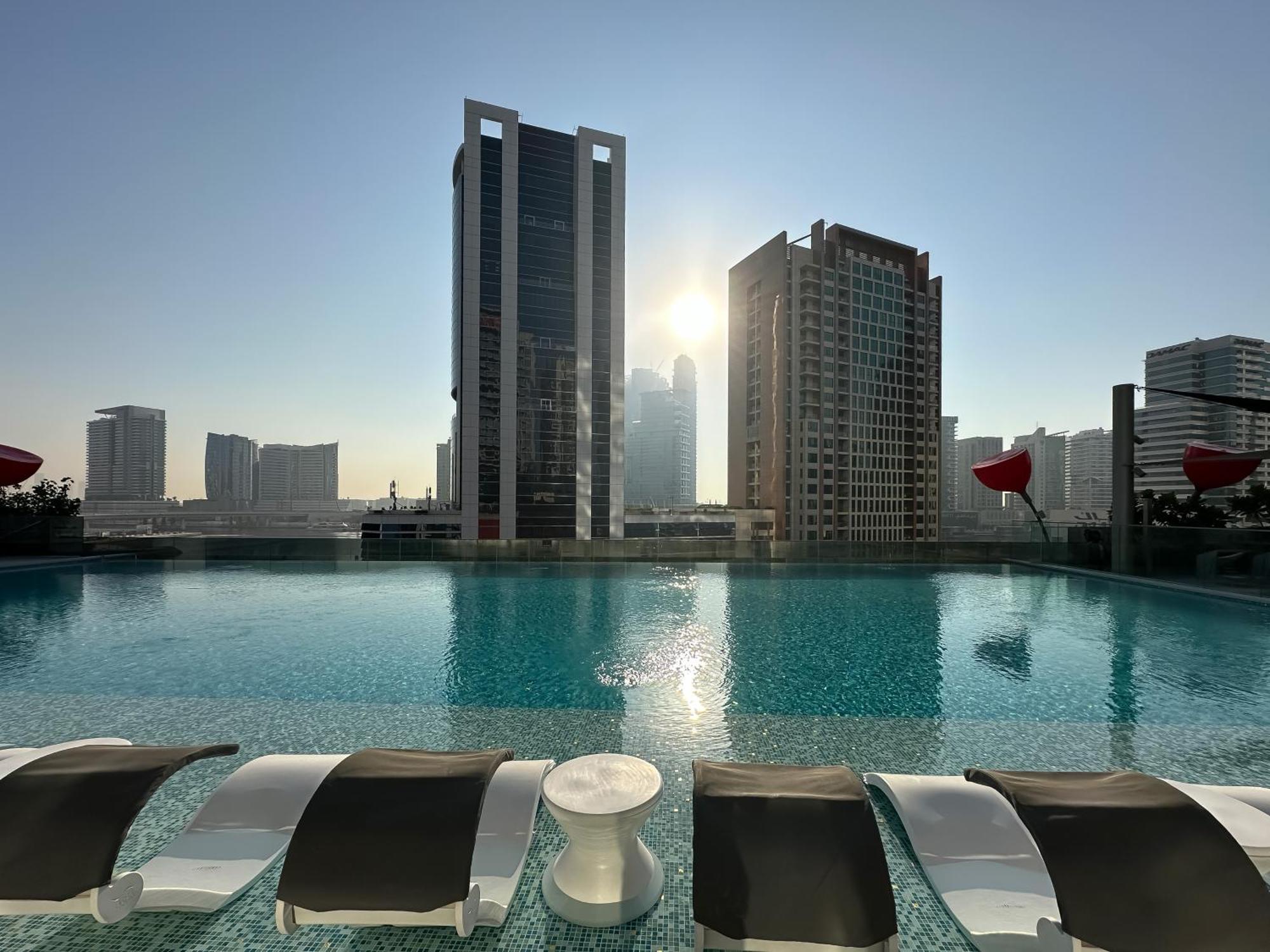 Sky High Comfort 1br Study With And Canal Views Appartement *