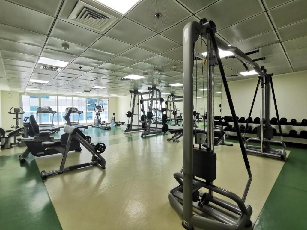 Modern Renovated Spacious With Pool, Gym & Jacuzzi Access In Marina, Step To Metro * Dubaï
