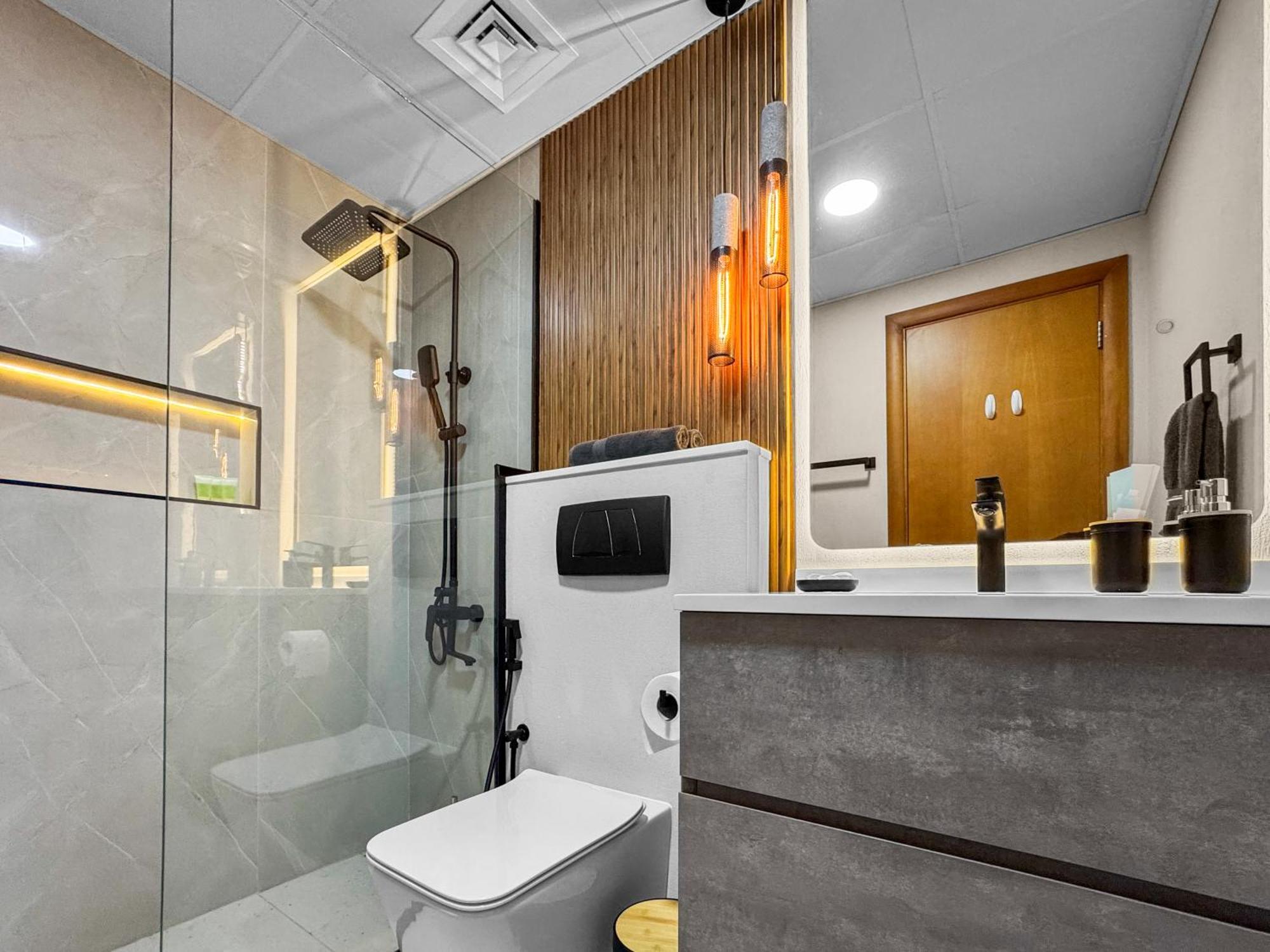 Modern Renovated Spacious With Pool, Gym & Jacuzzi Access In Marina, Step To Metro Appartement *
