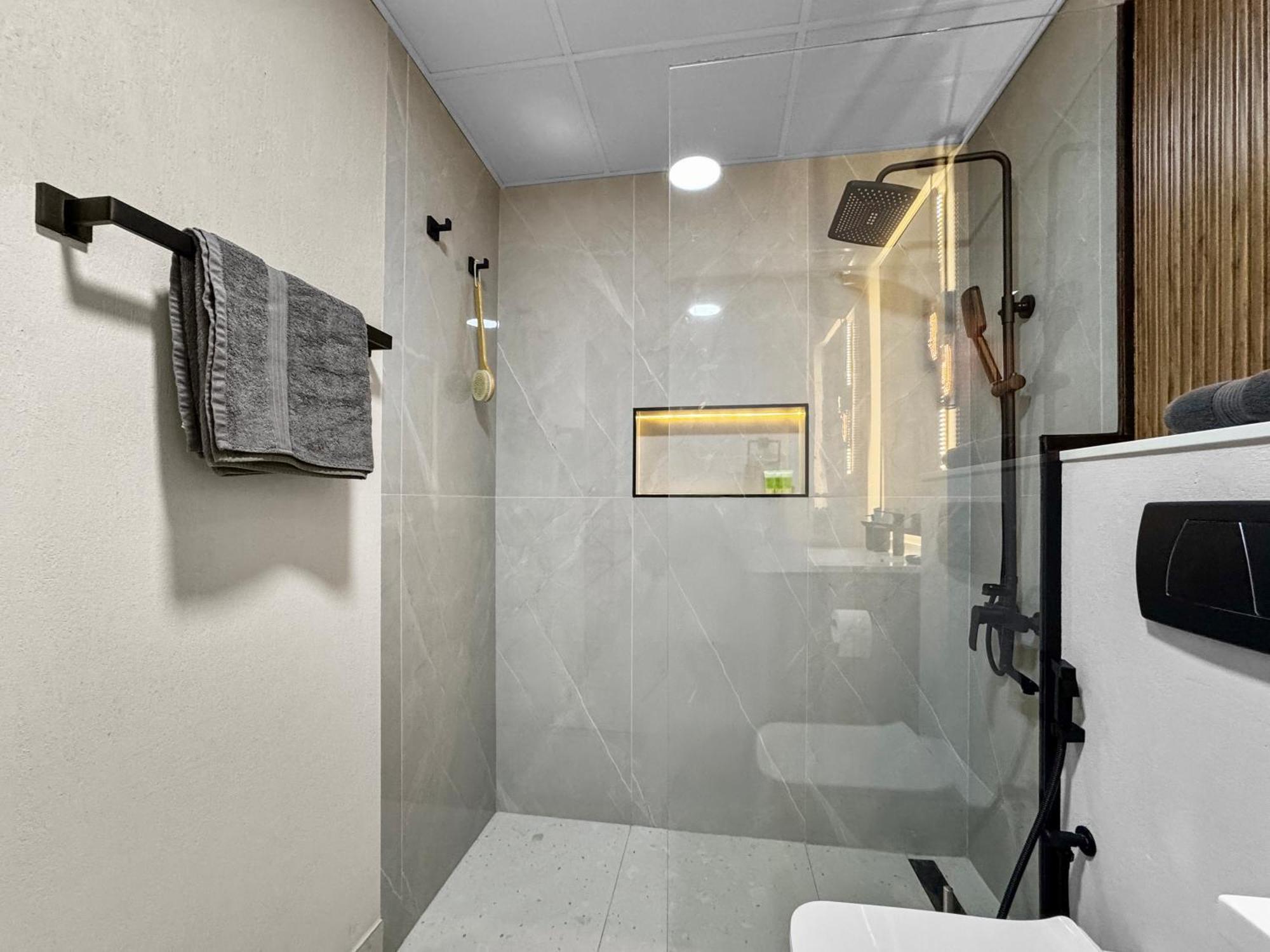 Appartement Modern Renovated Spacious With Pool, Gym & Jacuzzi Access In Marina, Step To Metro *