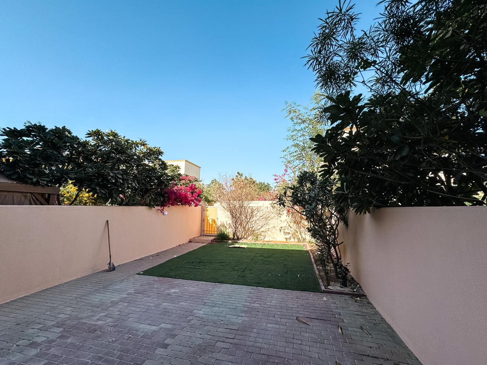 Charming 2-bedroom In The Springs 14-by Al Sarya * Dubaï