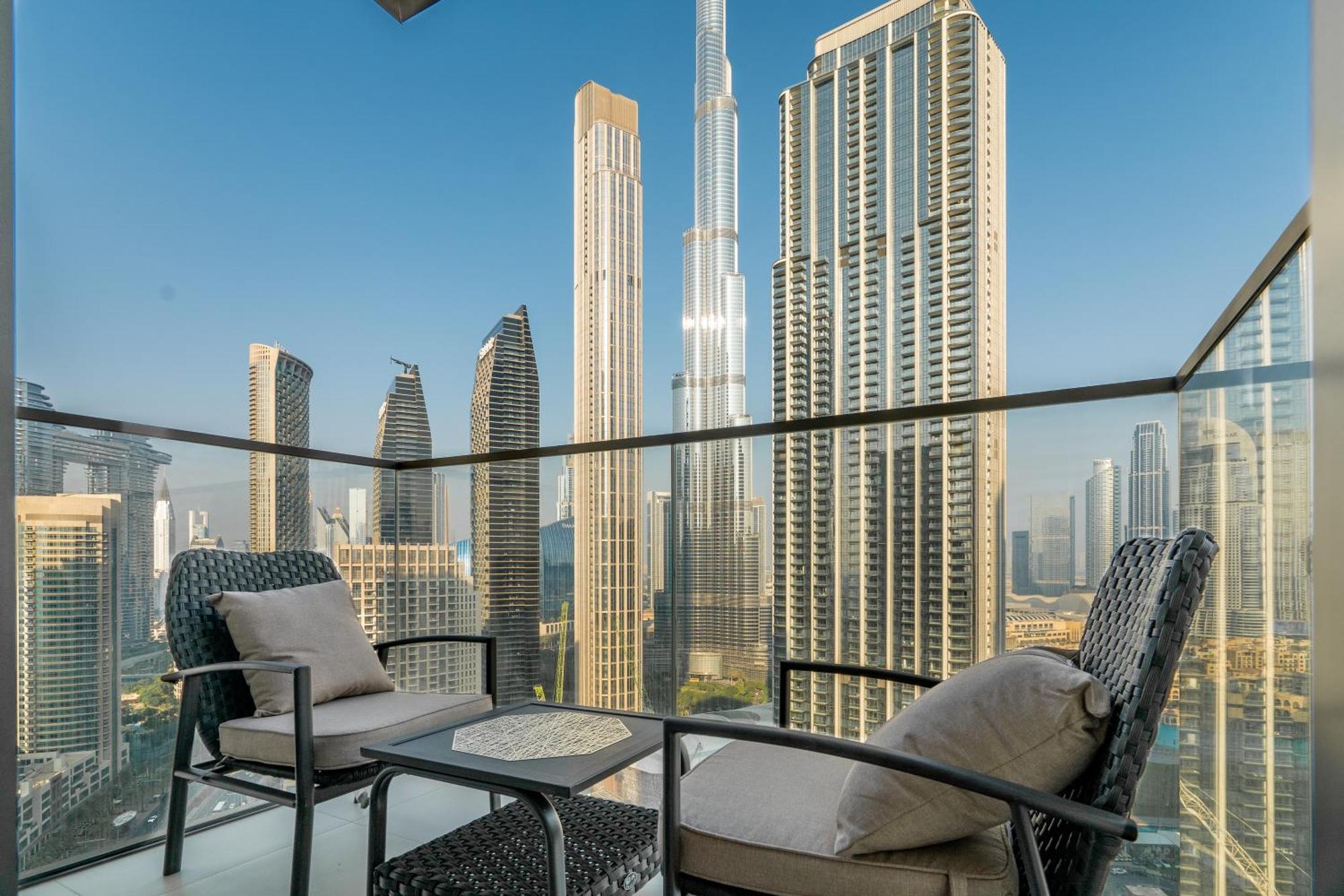 Burj Khalifa Panorama 3-min Walk To Mall