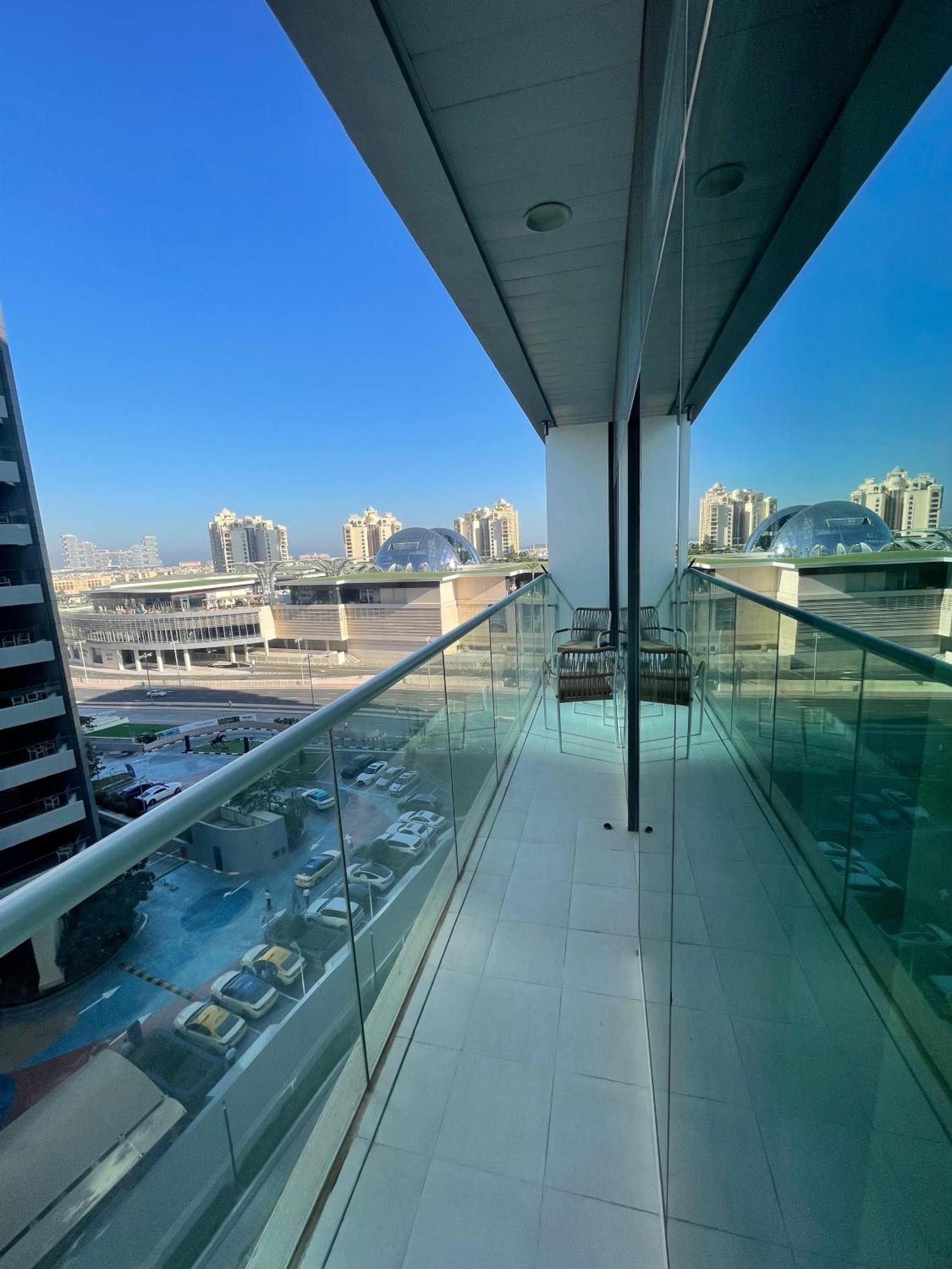 Great One Bedroom With Infinity Pool Apartemen *