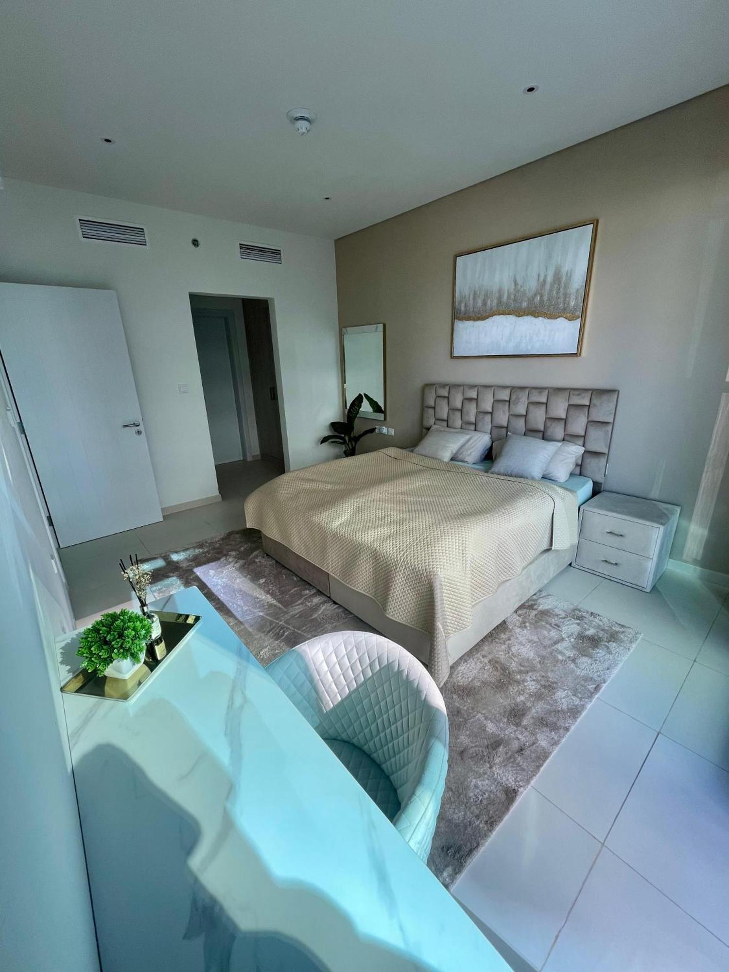 Lägenhet Great One Bedroom With Infinity Pool Dubai