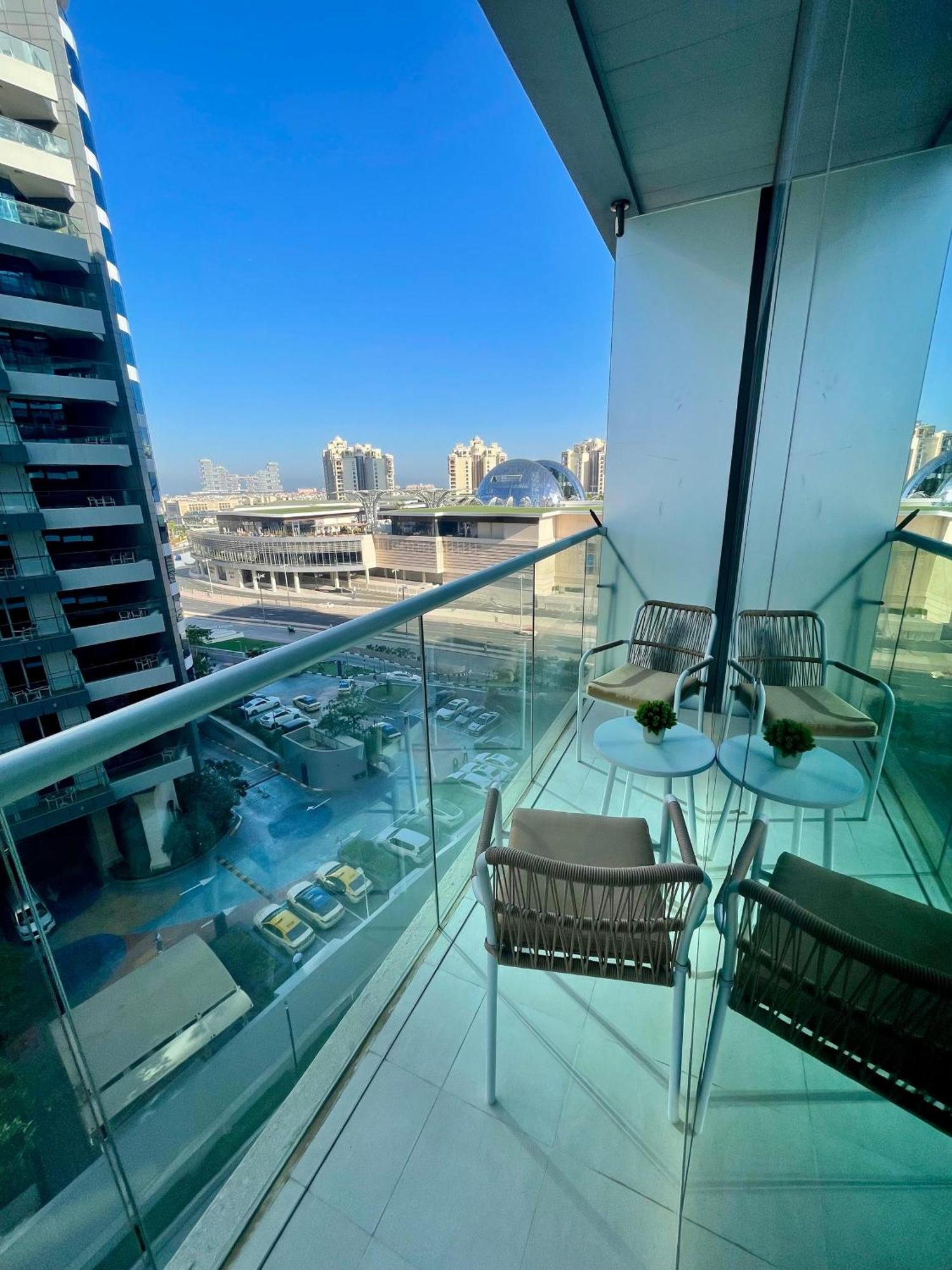 Lägenhet Great One Bedroom With Infinity Pool Dubai
