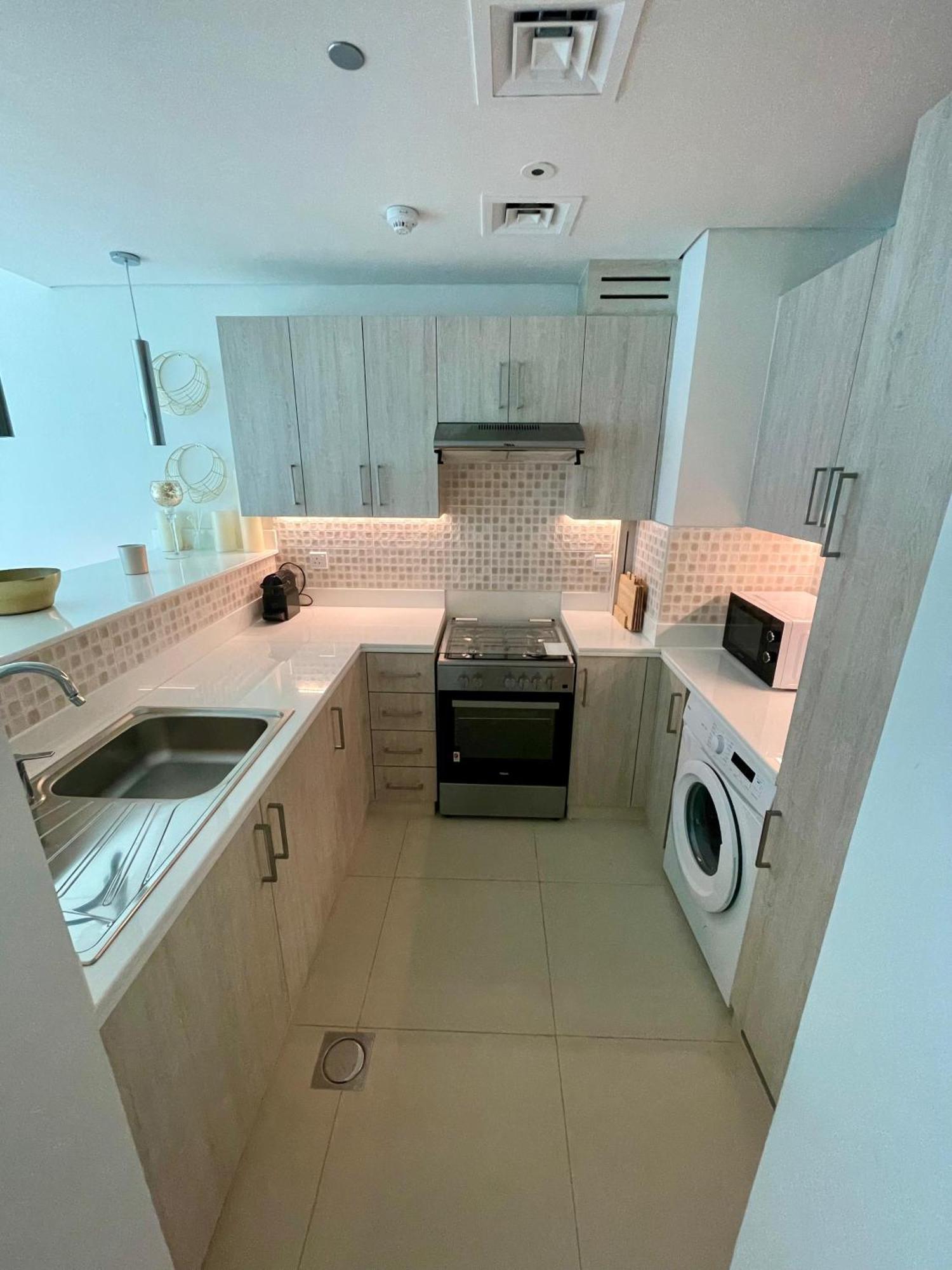 Great One Bedroom With Infinity Pool Lägenhet Dubai