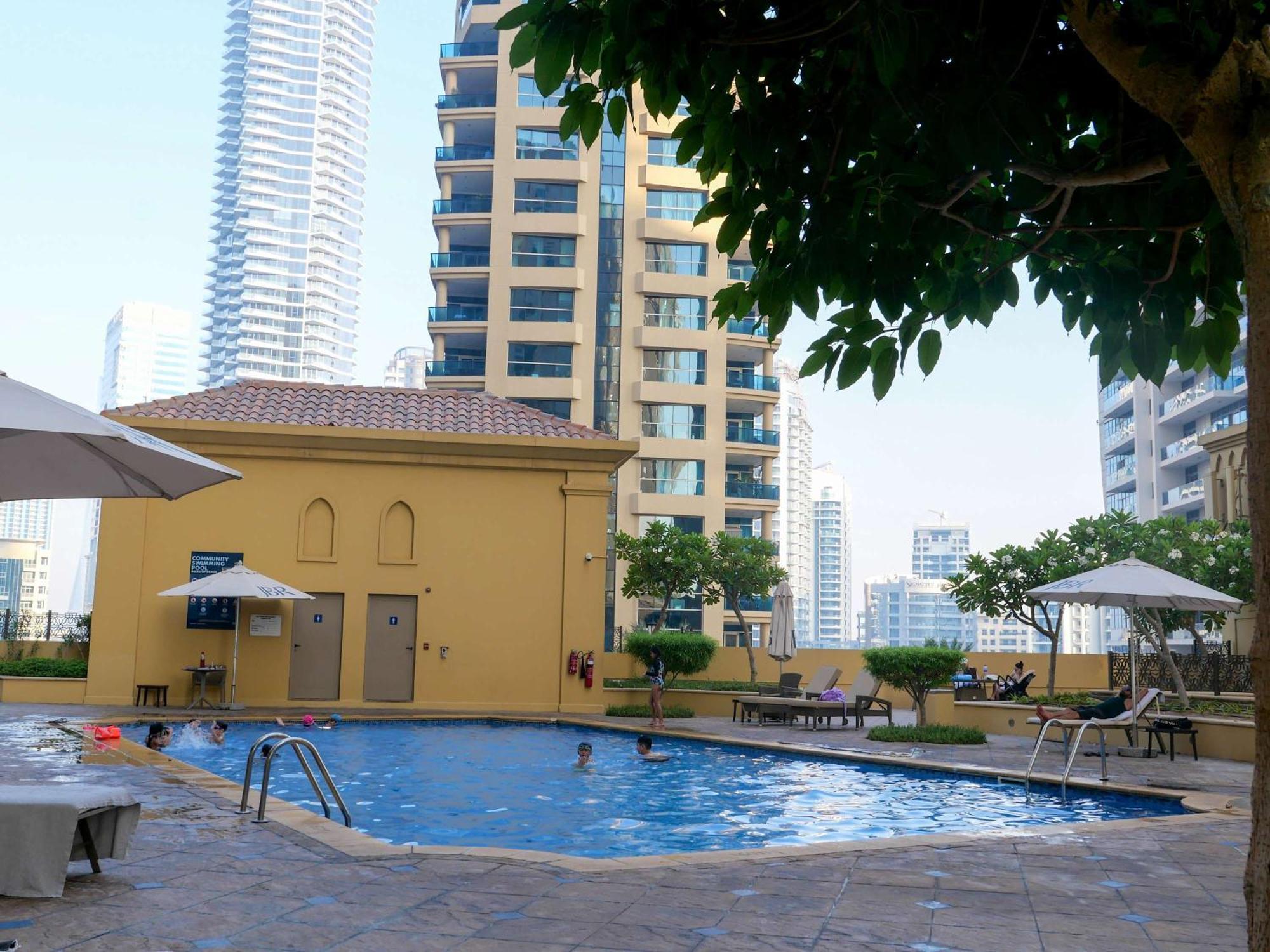 Spacious 4br Duplex With Terrace - Jbr *