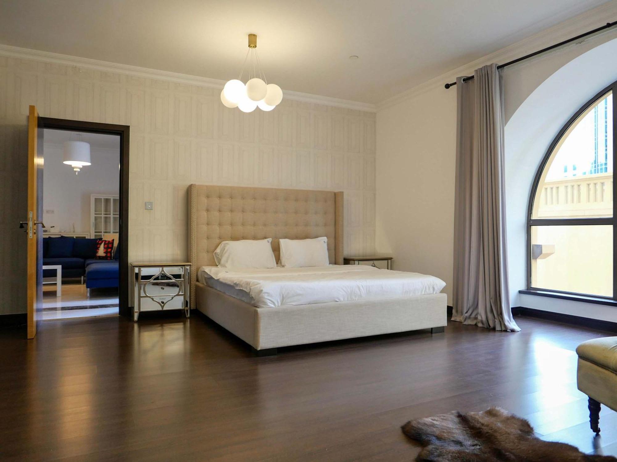Spacious 4br Duplex With Terrace - Jbr *