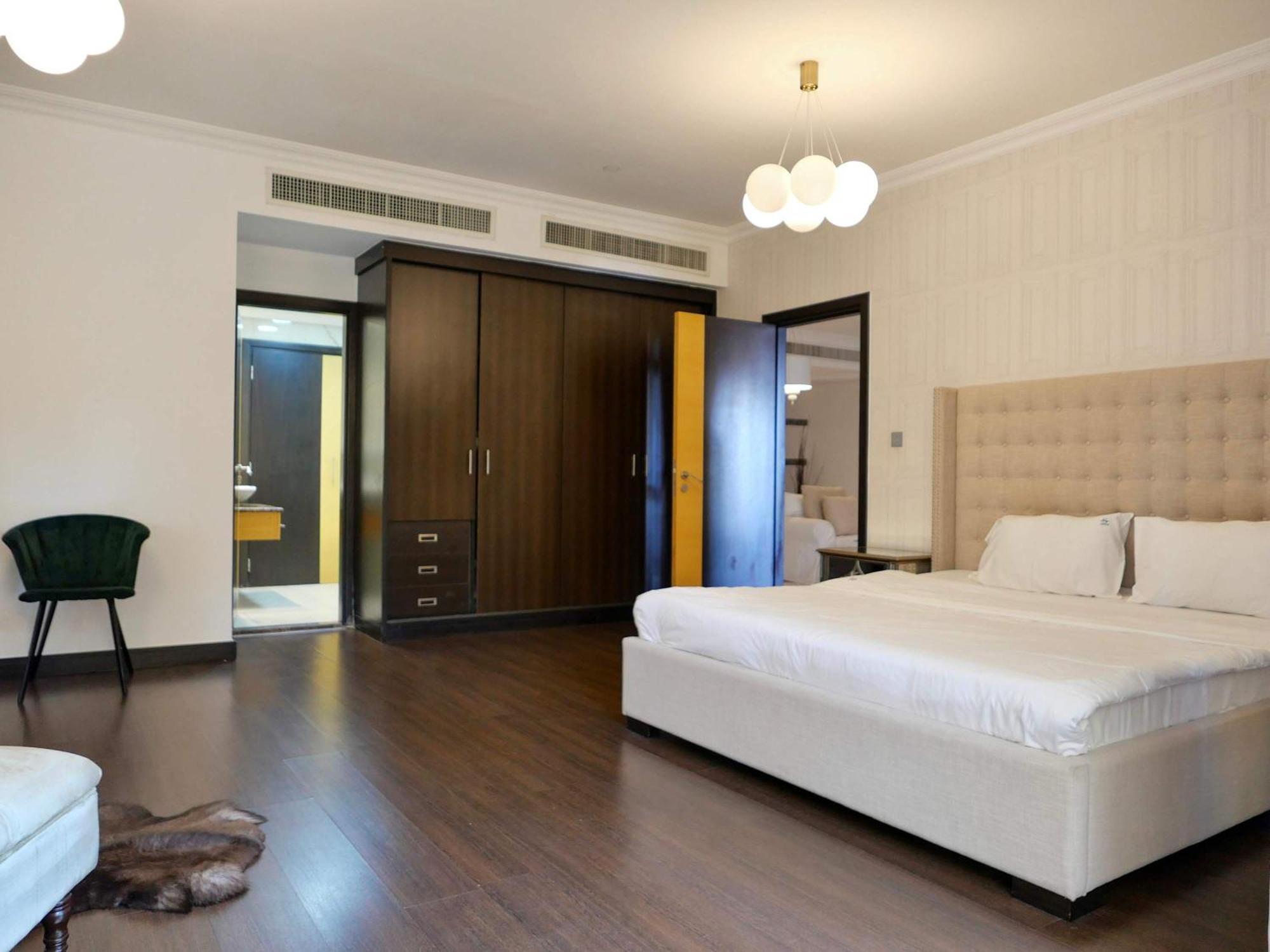 Spacious 4br Duplex With Terrace - Jbr Appartement