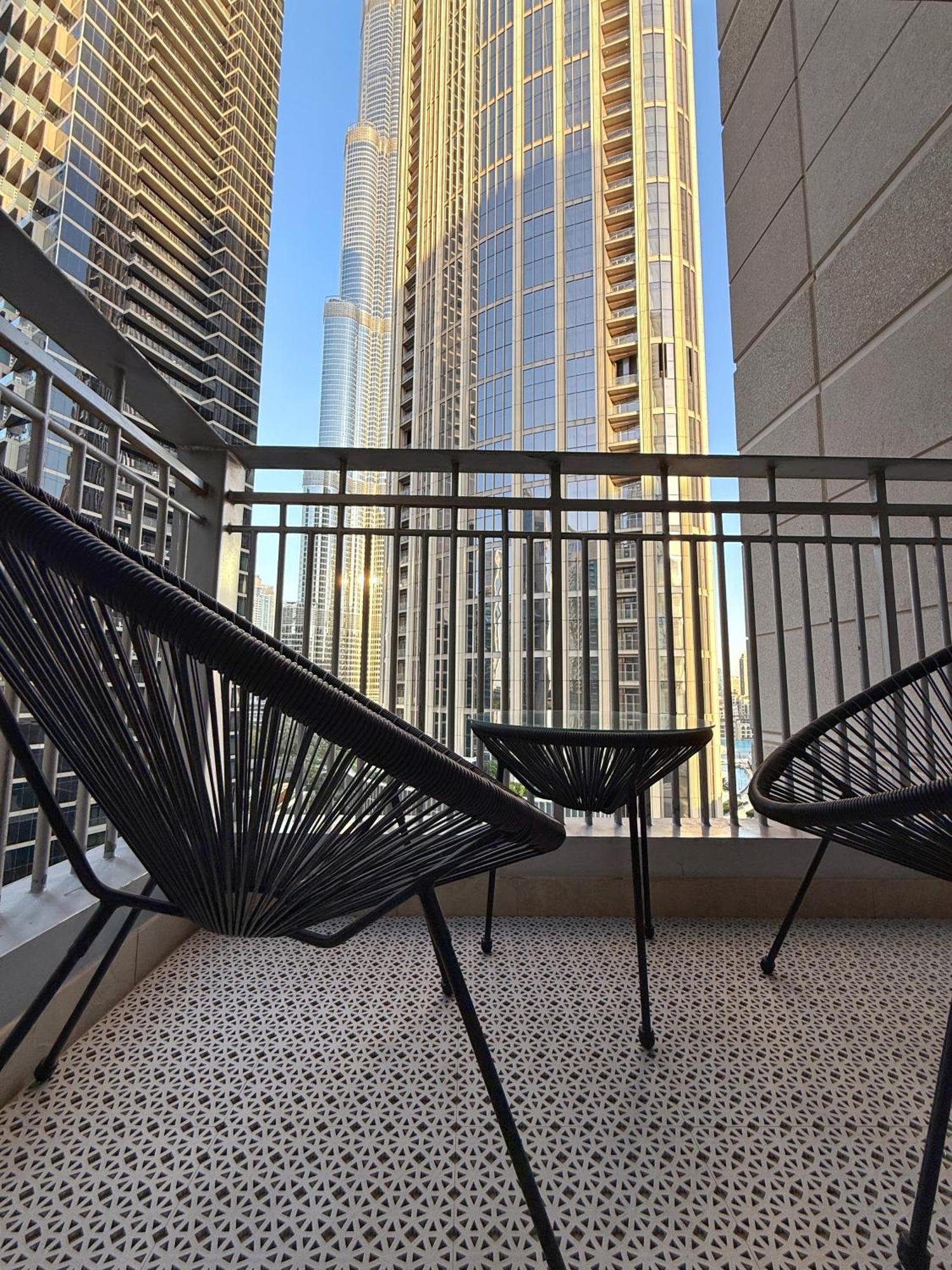 Apartment Downtown Gem With Burj Views Dubai