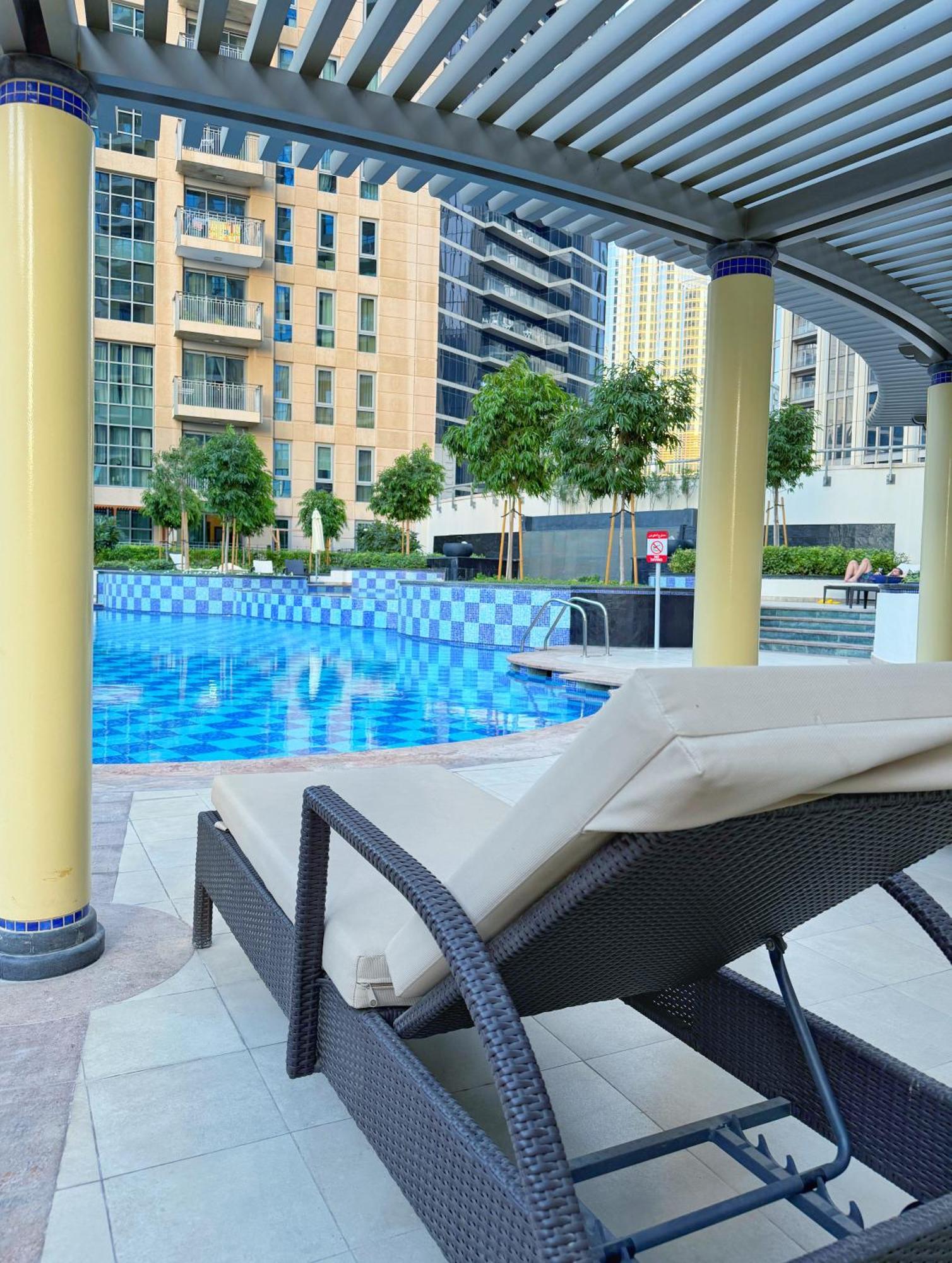 Downtown Gem With Burj Views Dubaï
