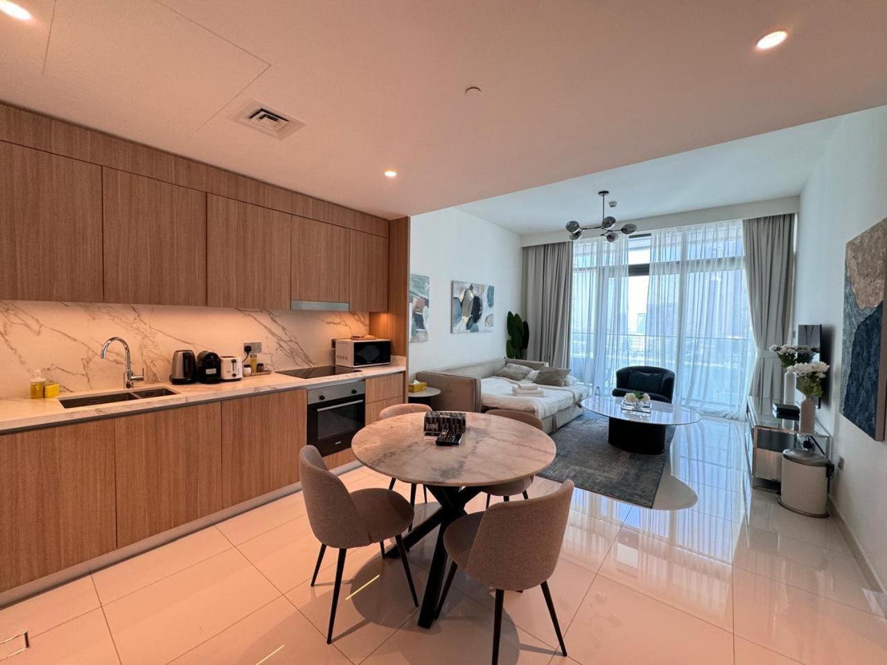 Appartement 2br Modern Vista Emaar Beachfront Dubaï