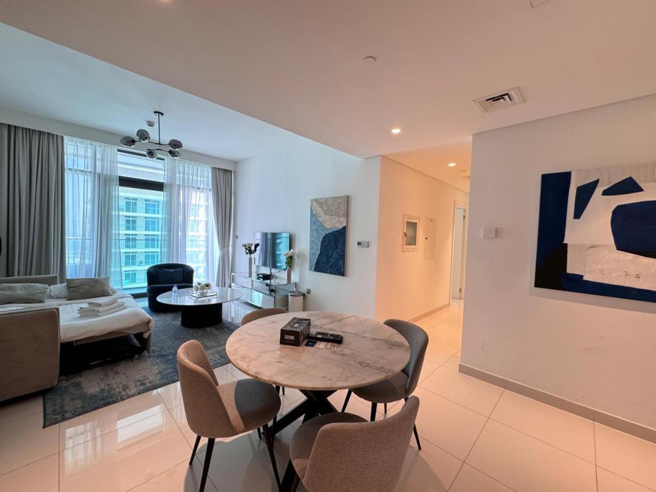 Appartement 2br Modern Vista Emaar Beachfront Dubaï