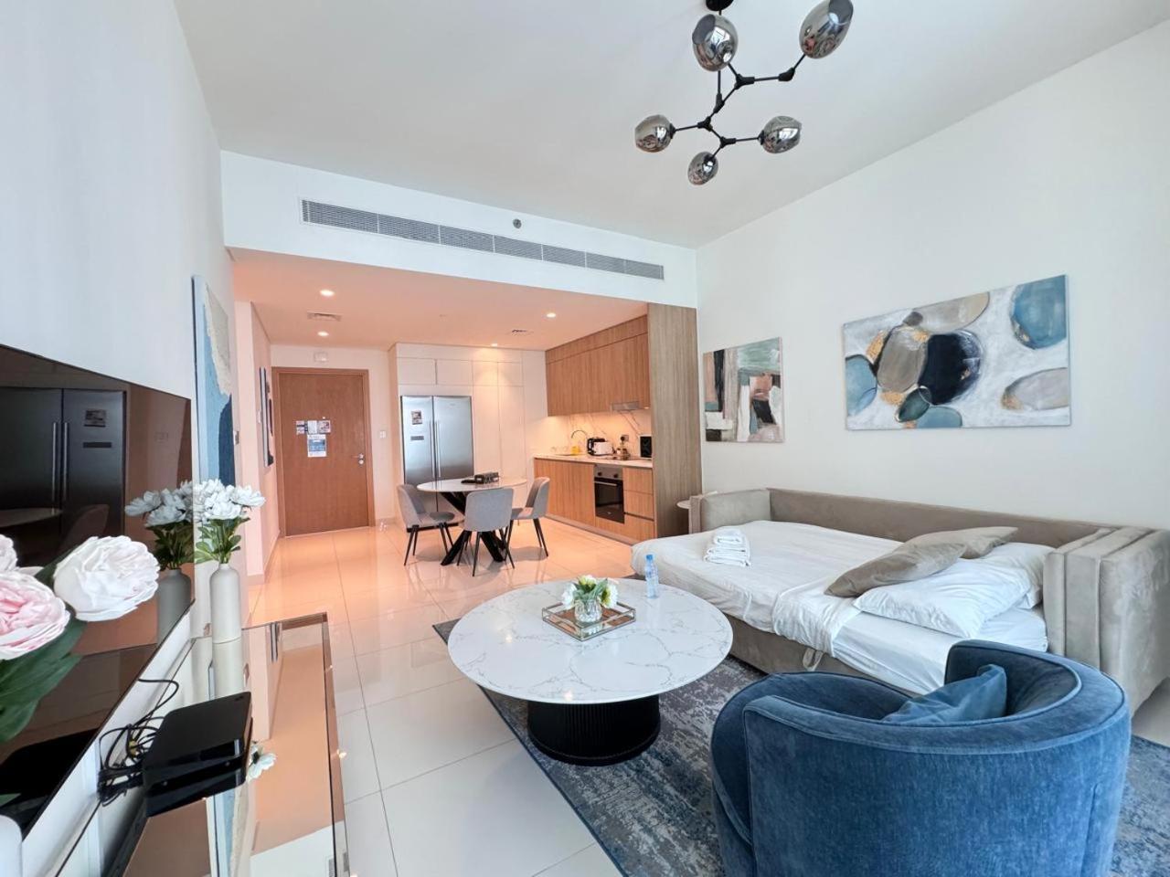 Appartement 2br Modern Vista Emaar Beachfront Dubaï
