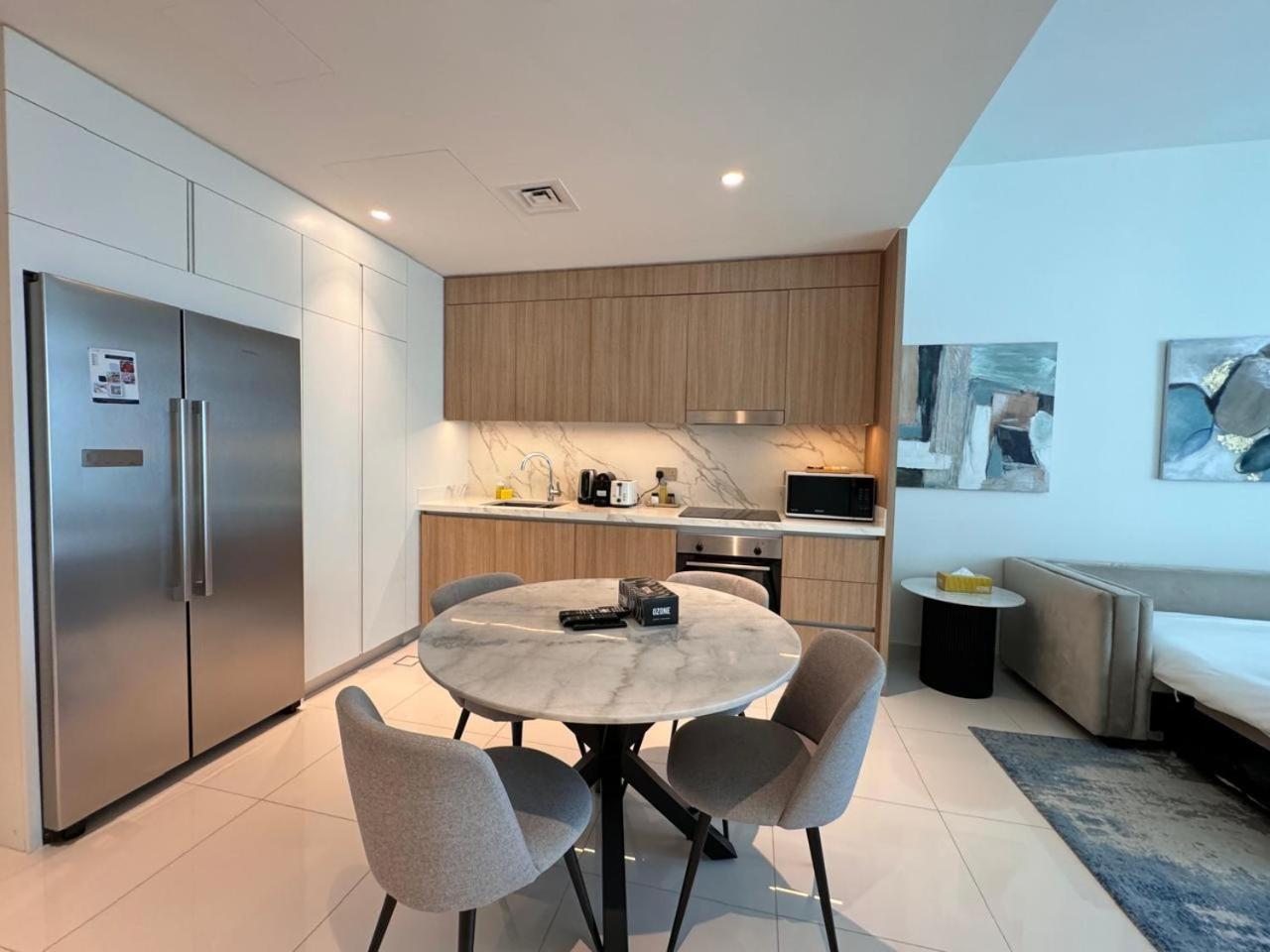 2br Modern Vista Emaar Beachfront Appartement Dubaï