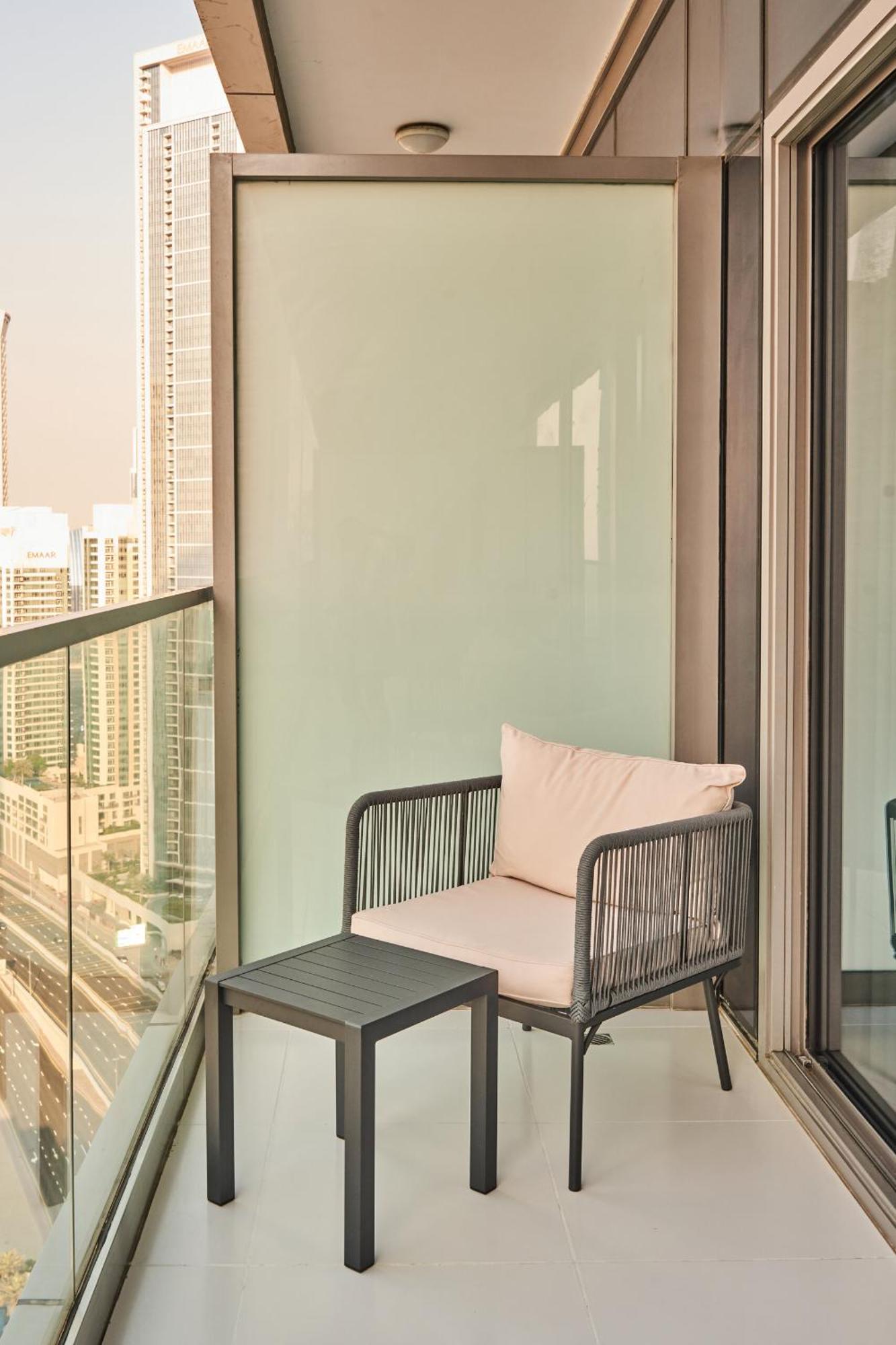 2bd Paramount Midtown - 6 Guests - Burj Views 64th Floor Infinity Pool, King Bed Appartement Dubaï