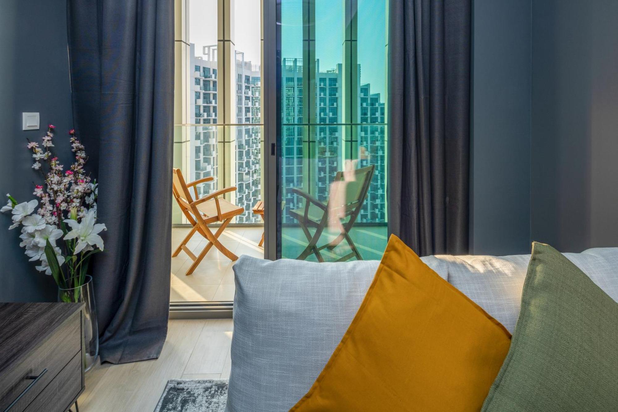 Modern Near Dxb Airport Sleeps 4 Dubai