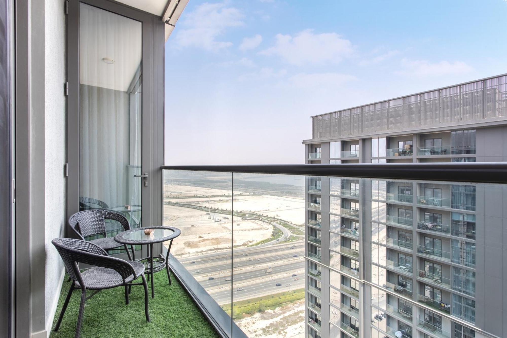 By Latinem Luxury 1br Cv A2705 Near Mall