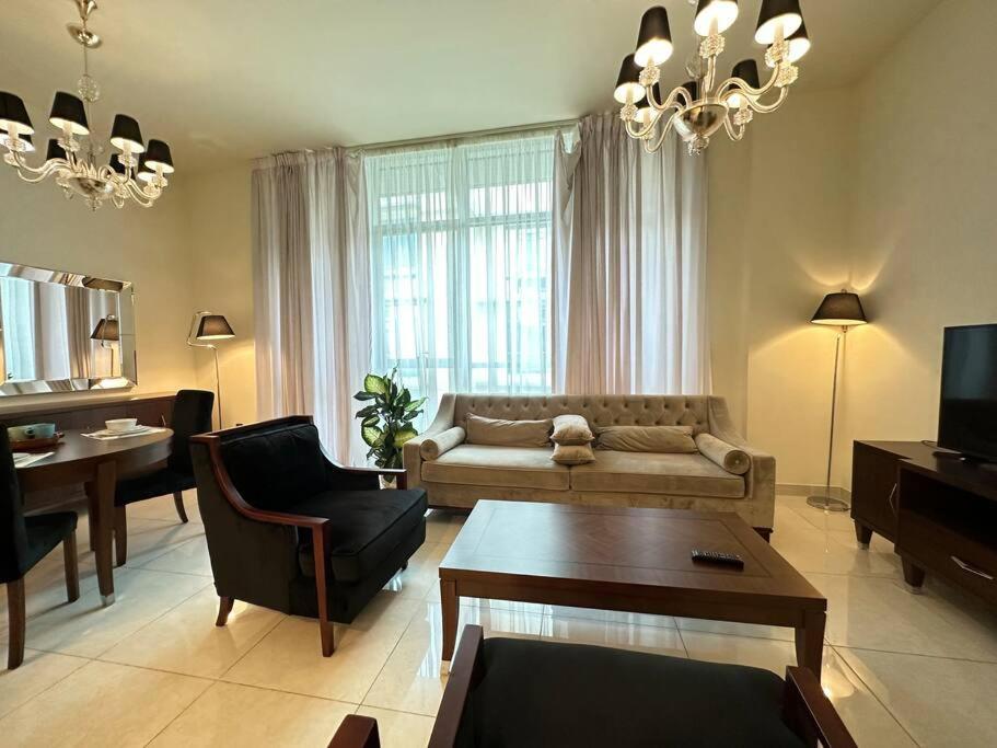 Apartamento Stunning 1-bedroom In The Polo Residence, Meydan Dubai