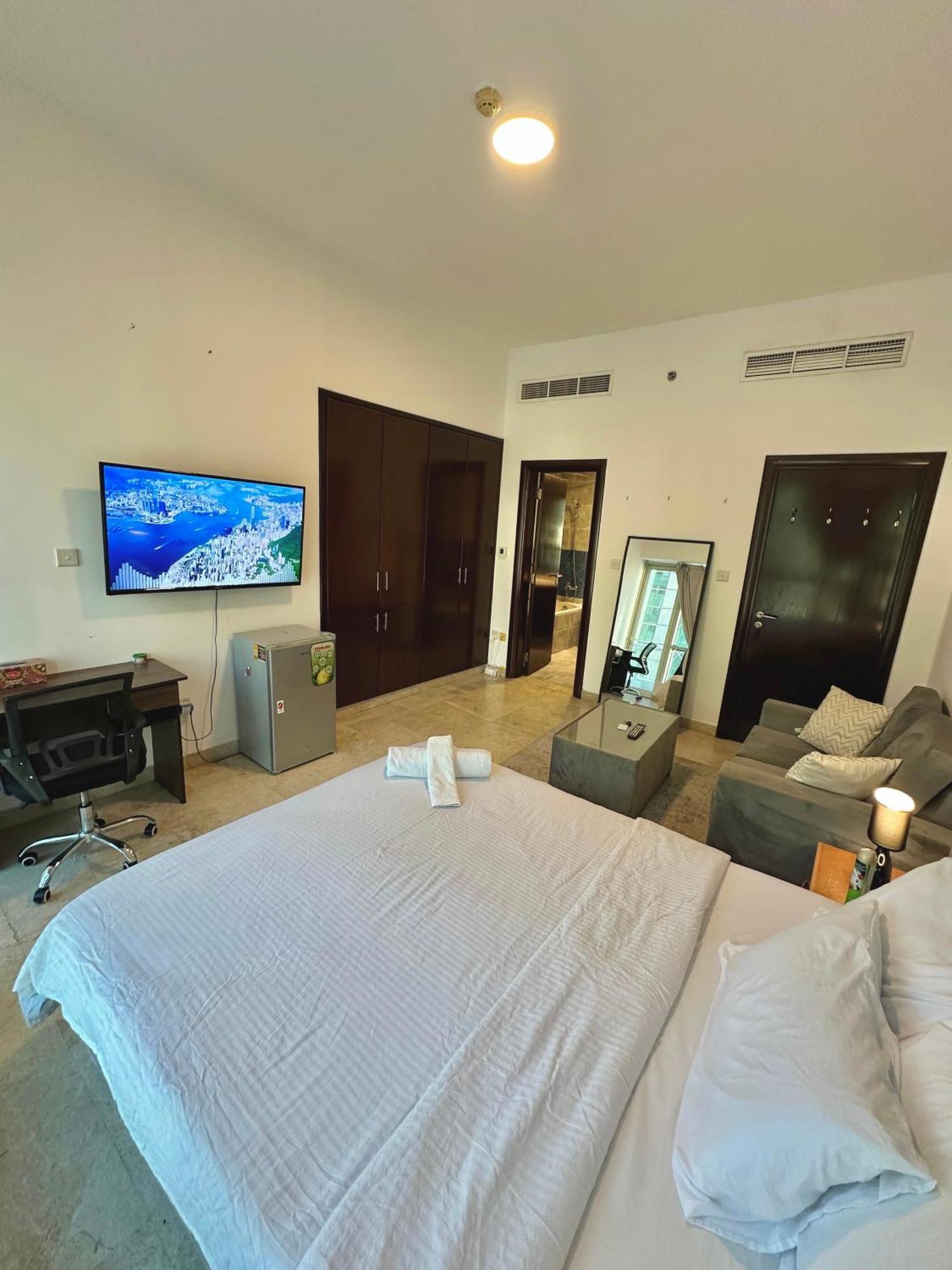 Marina Comfort With Bath Inside * Dubai