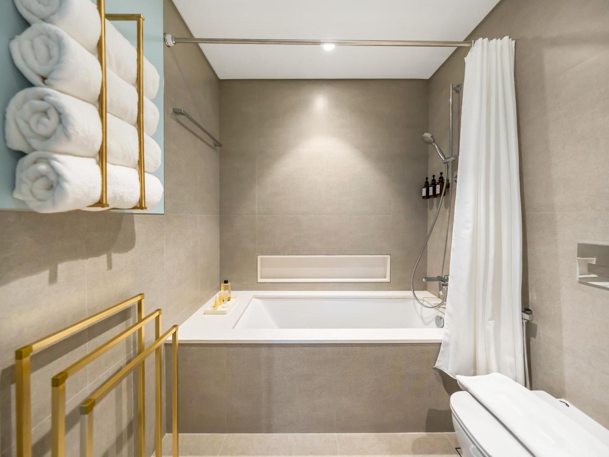 Grande Signature,1 Bdr, 4 Guests, Burj Khalifa Infinity Pool, Mall *