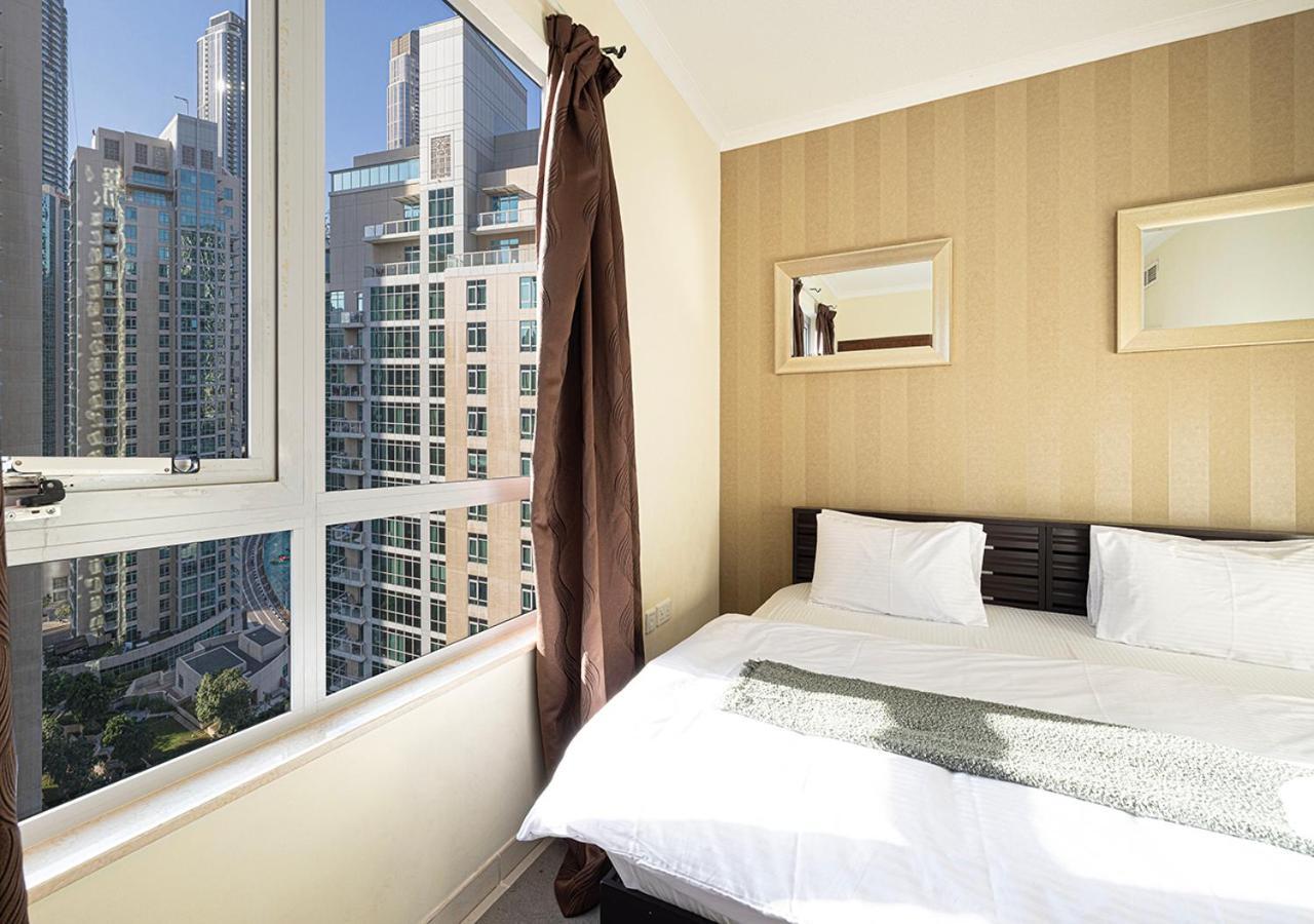 Stunning 2 Bedroom Burj Khalifa Fountain Views * Dubaï