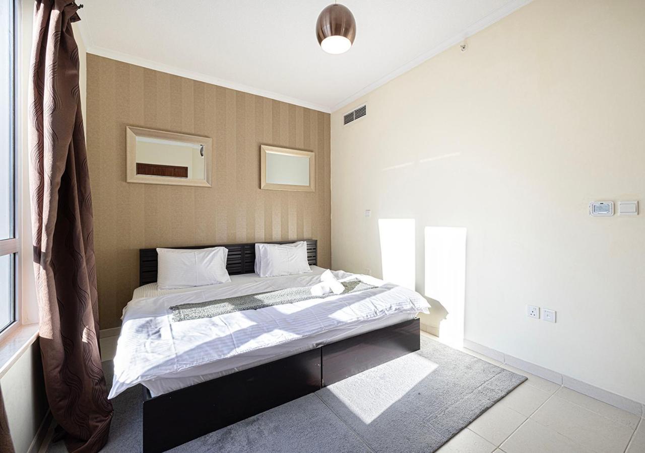 Stunning 2 Bedroom Burj Khalifa Fountain Views Lägenhet