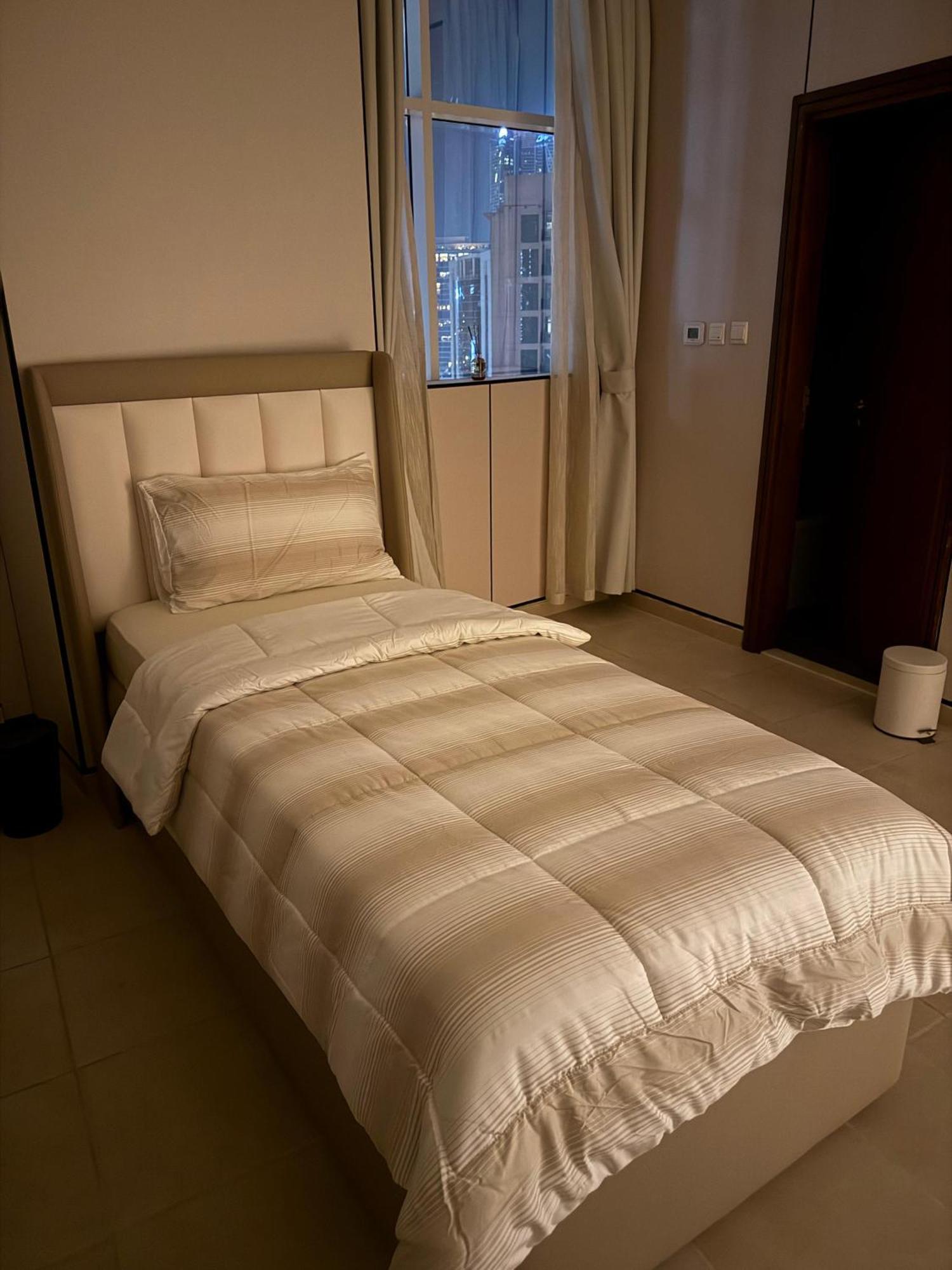 5 Min To Mall Downtown Dormitory M & F Estalagem Dubai