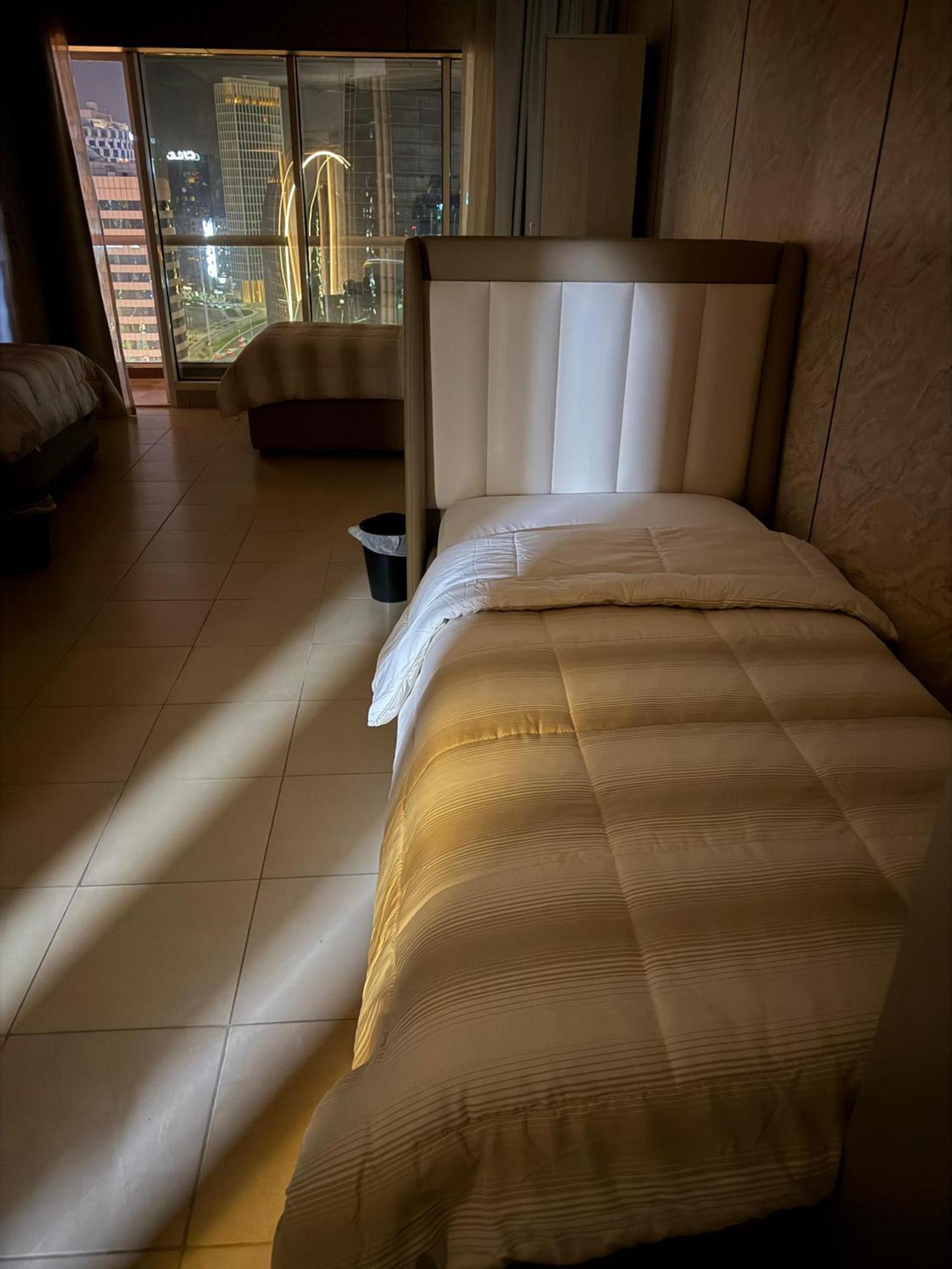 5 Min To Mall Downtown Dormitory M & F Estalagem Dubai