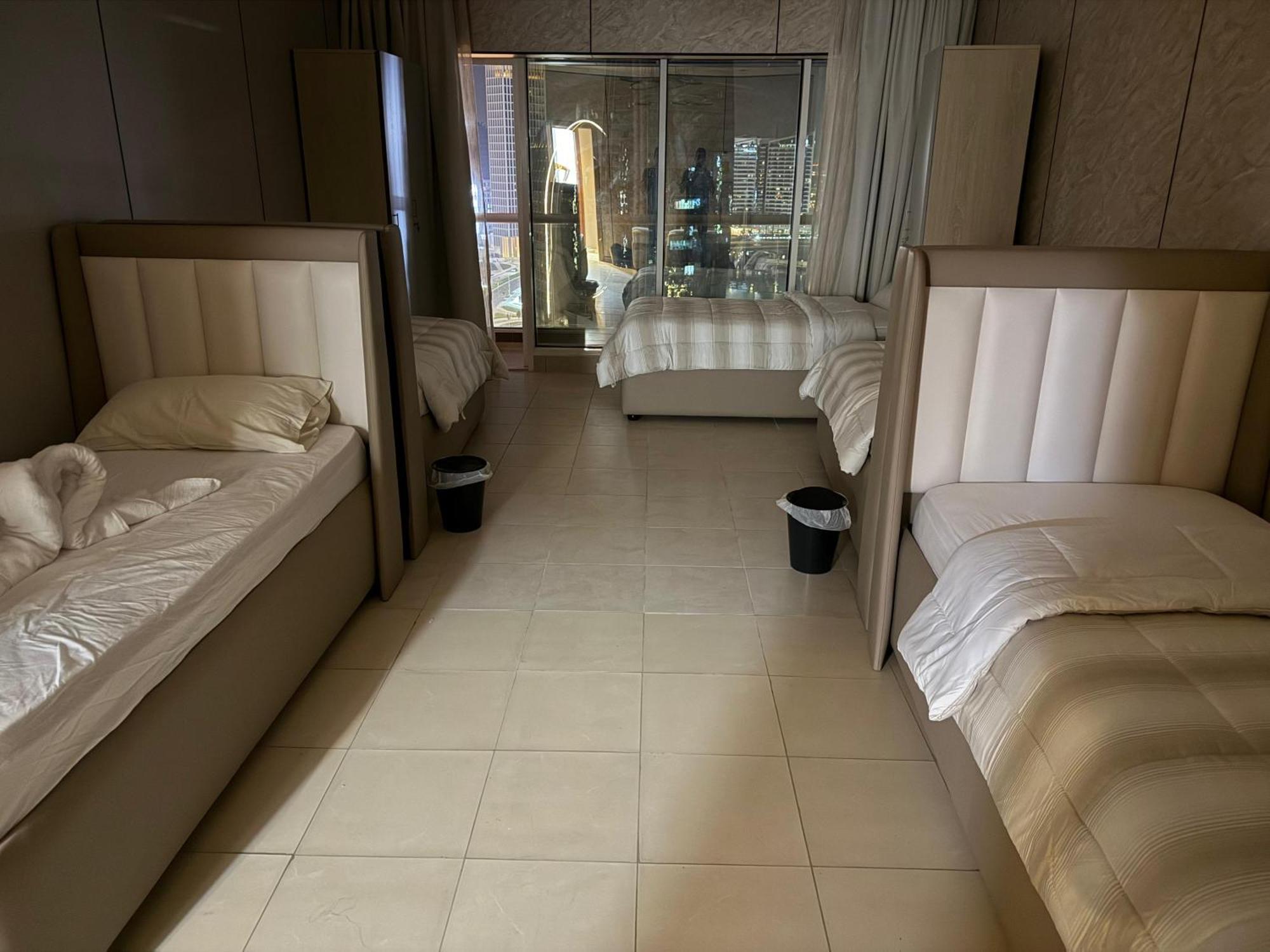 5 Min To Mall Downtown Dormitory M & F Estalagem Dubai