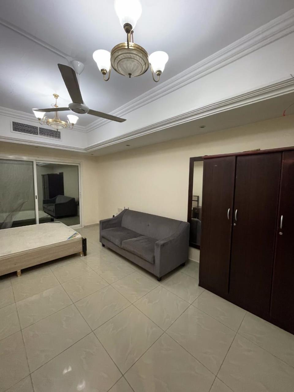 Lavish With Family Environment *